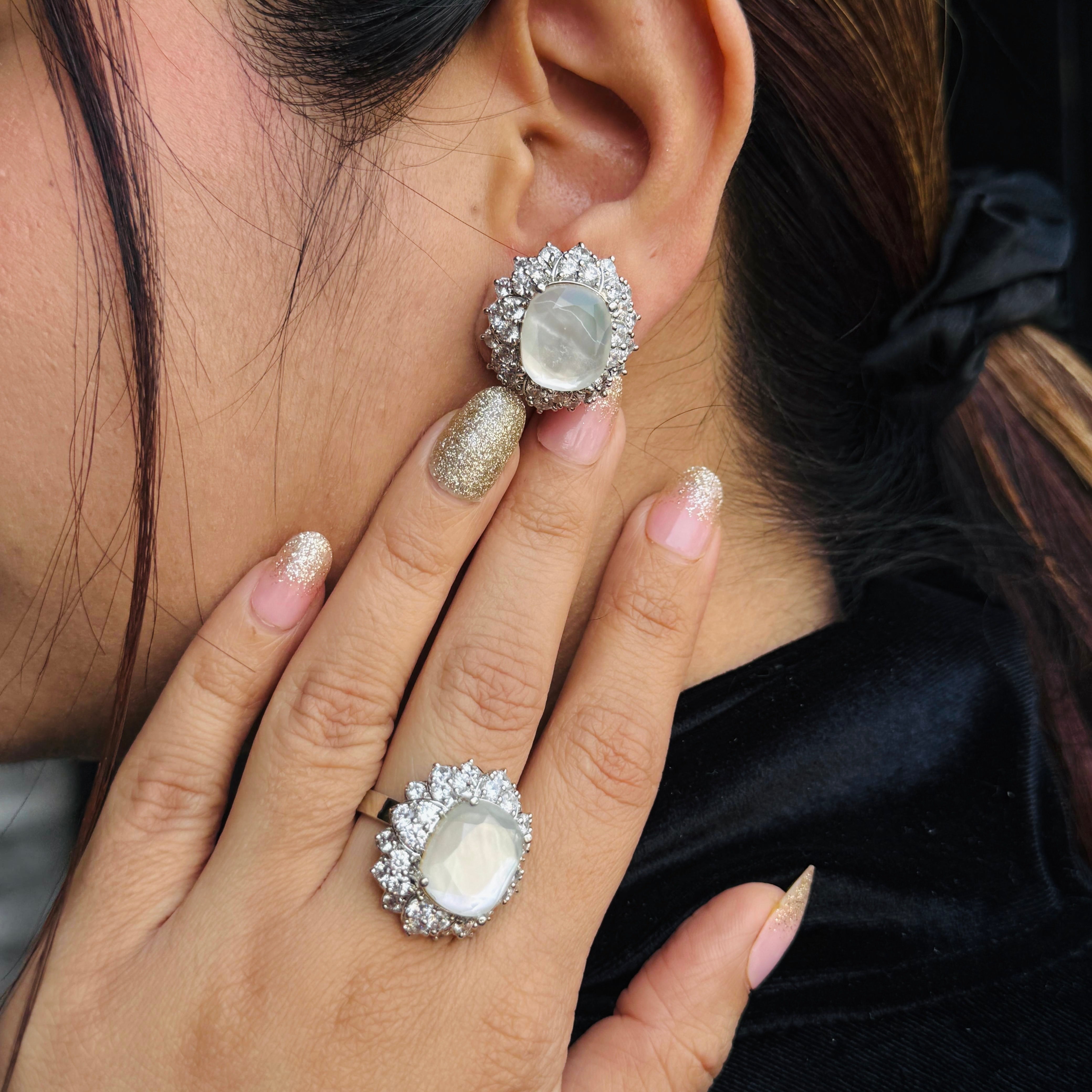 Ad Anvi studs with ring