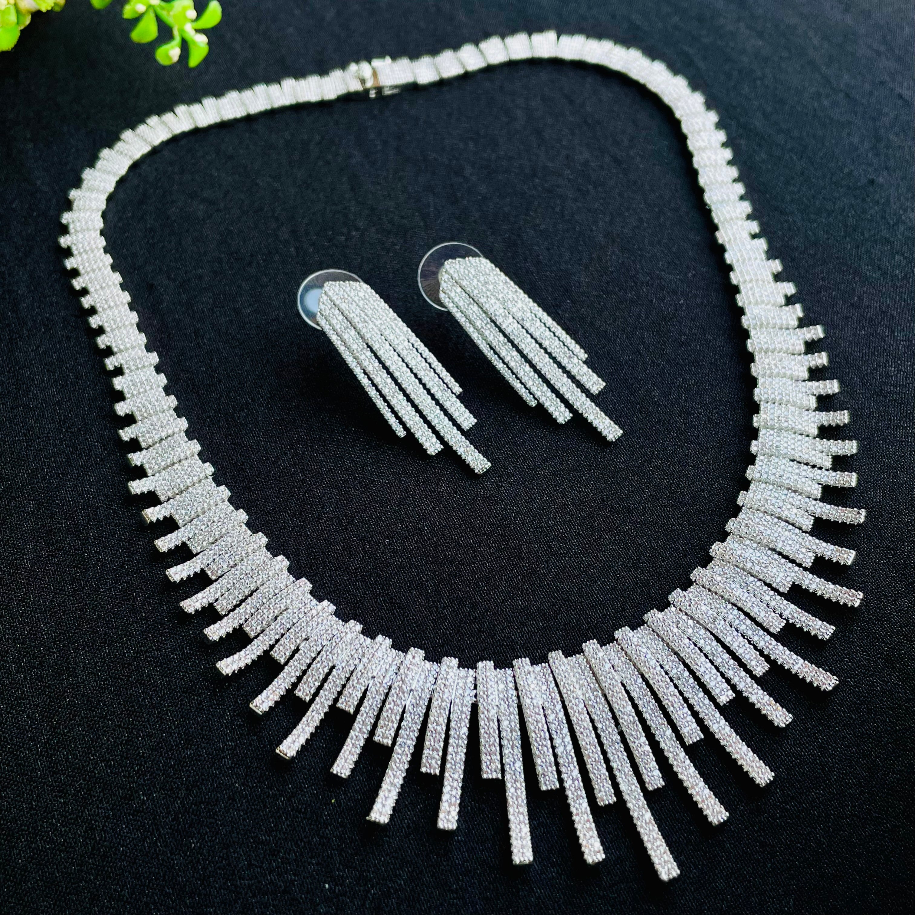 Ad avery neckpiece