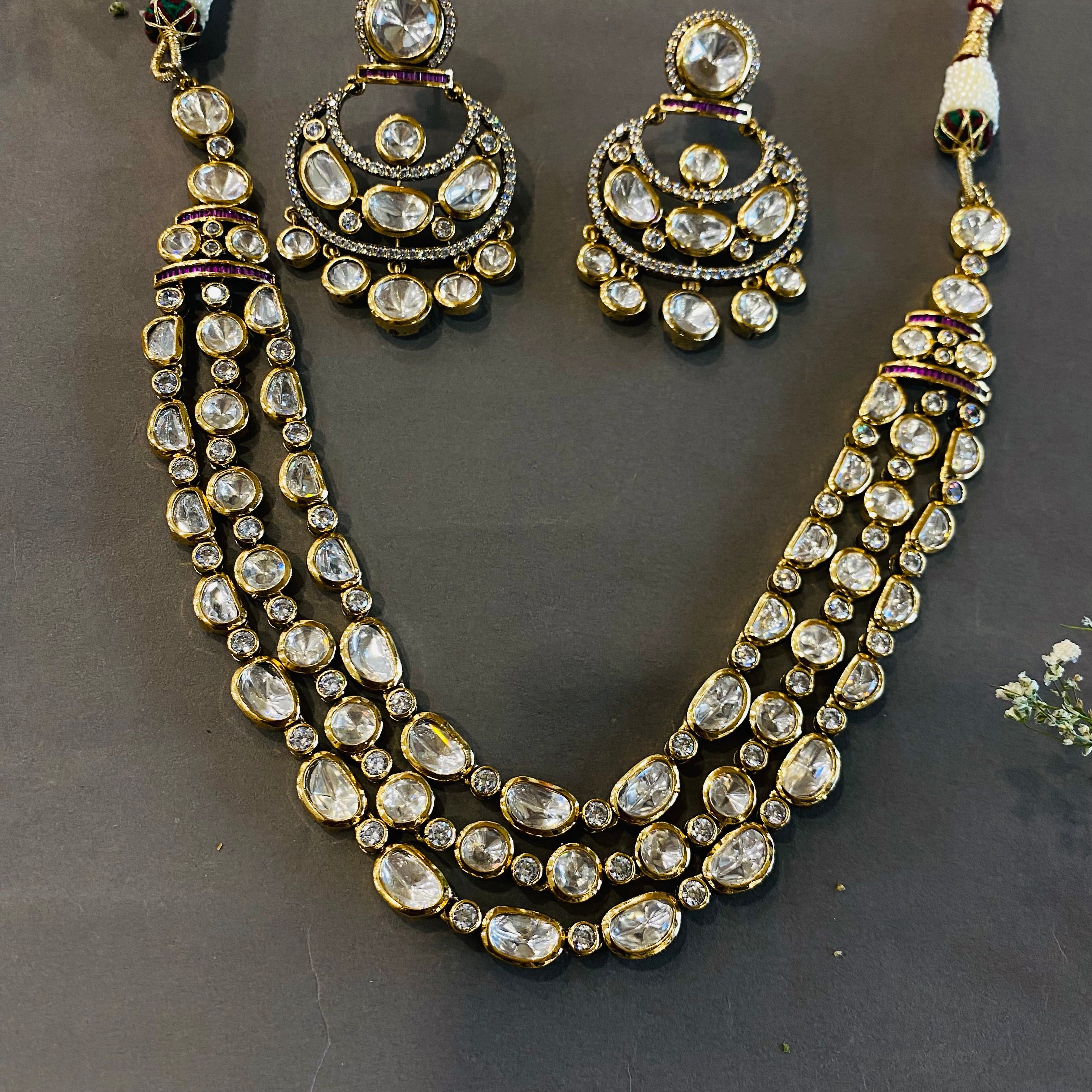 Nayaab Inaya neackpiece