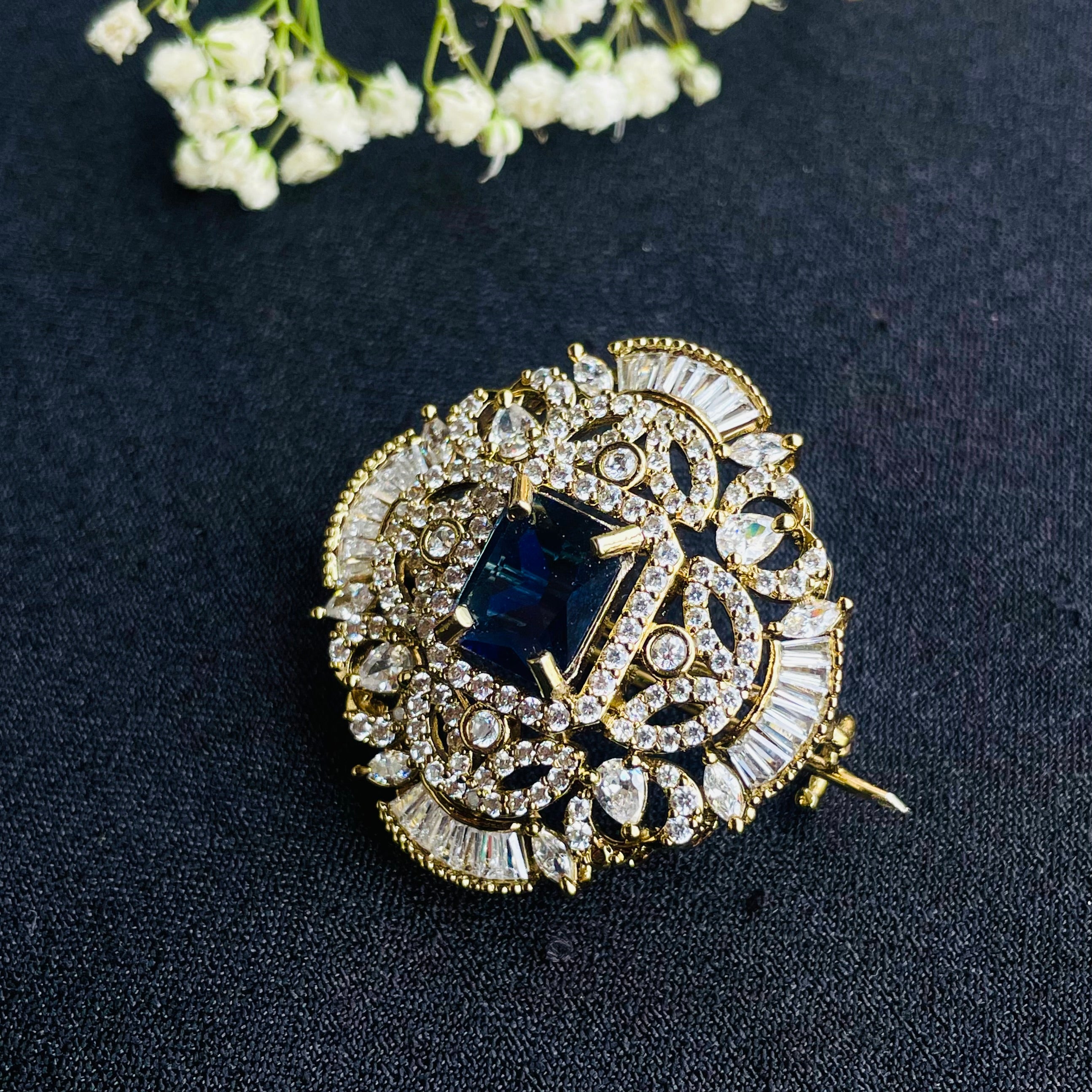 Nayaab Sara brooch