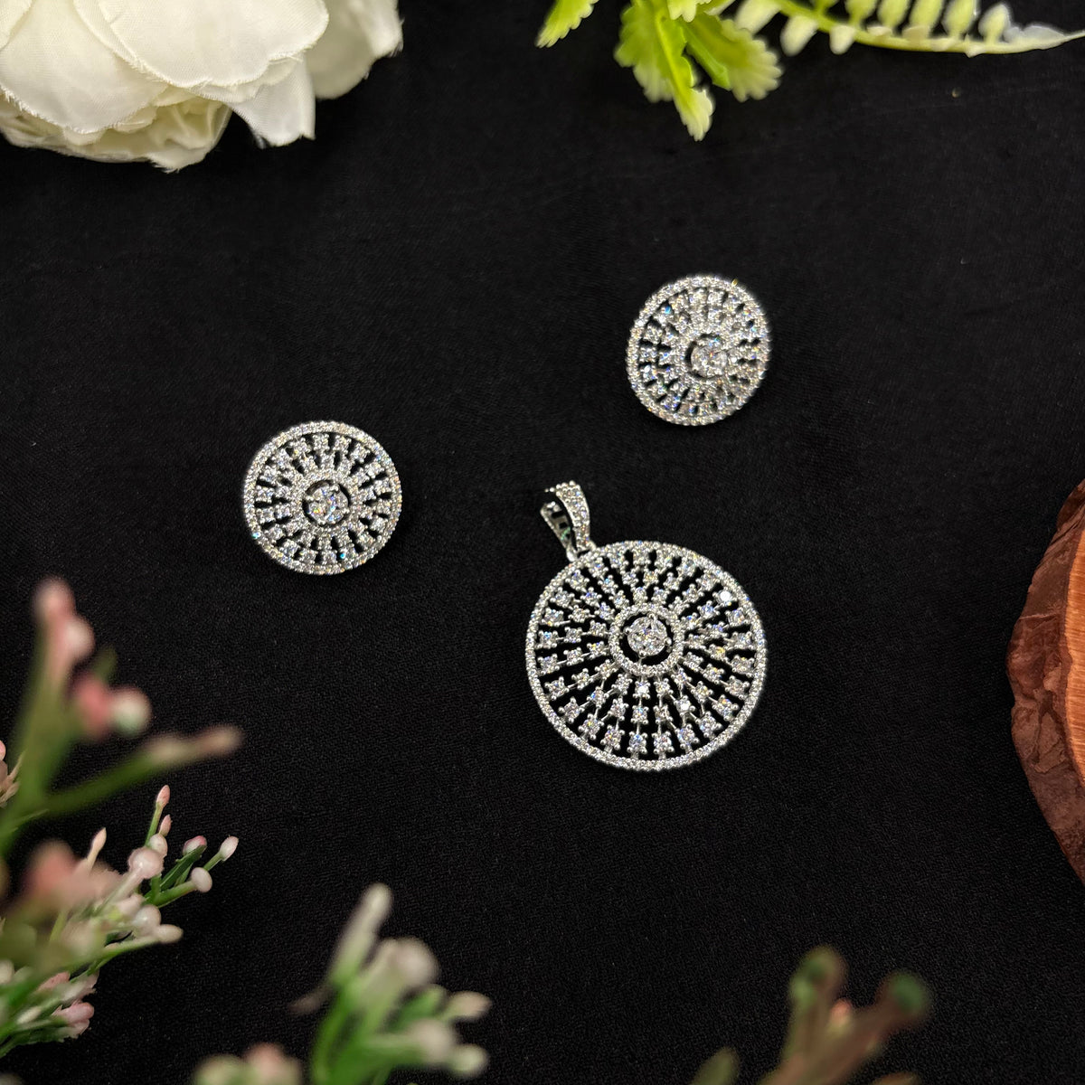 Solara Pendant Set
