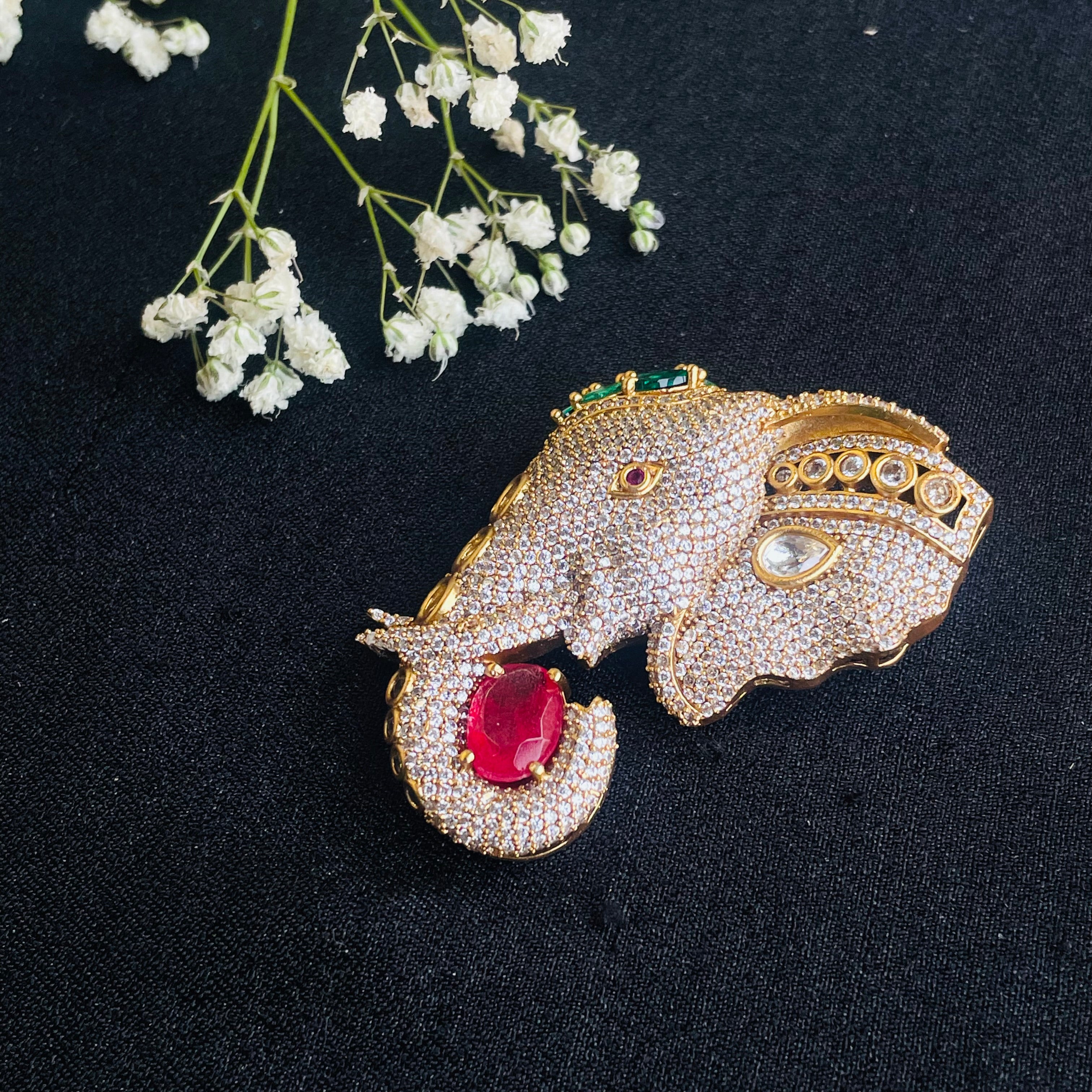 Nayaab Gracie brooch