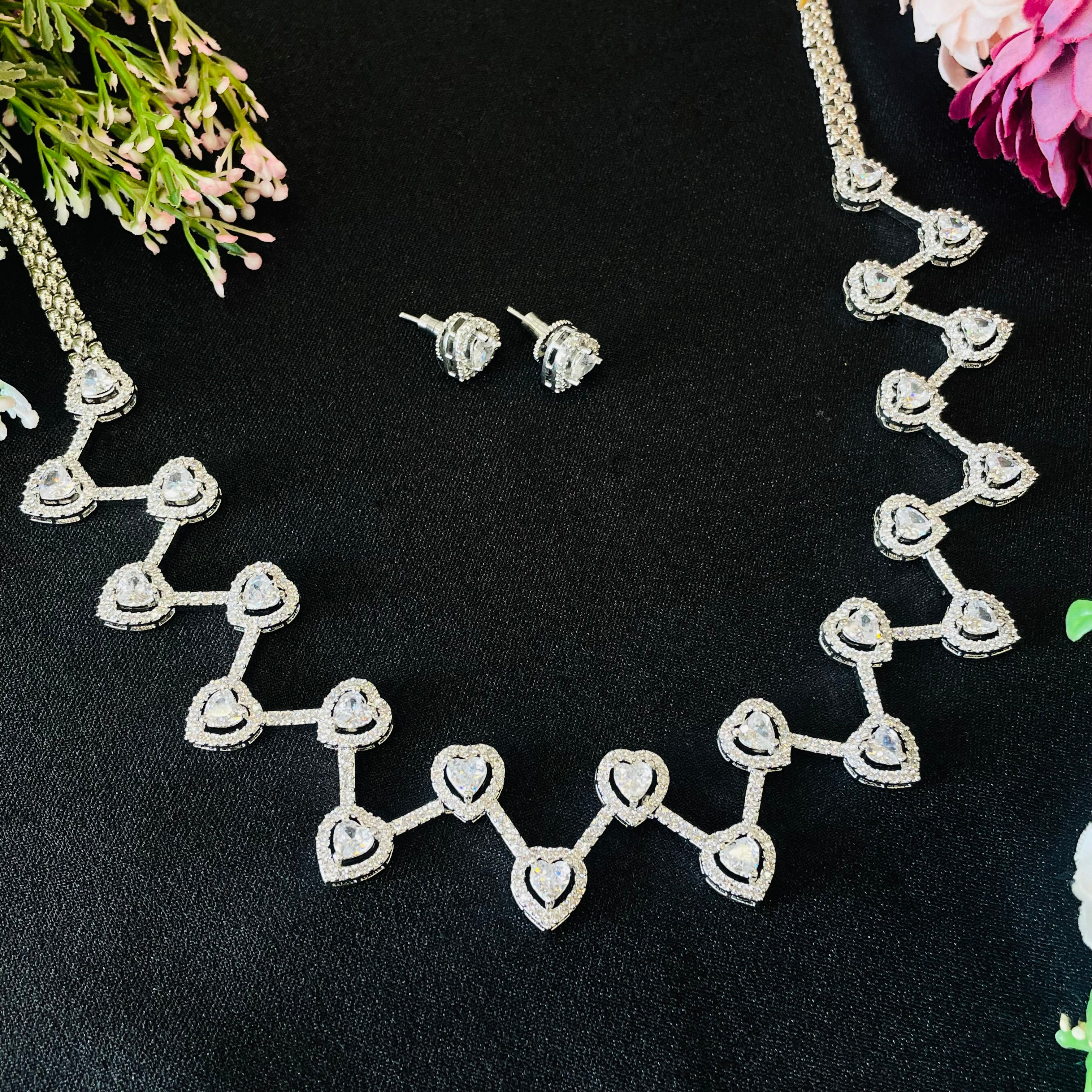 Ad Ava neckpiece