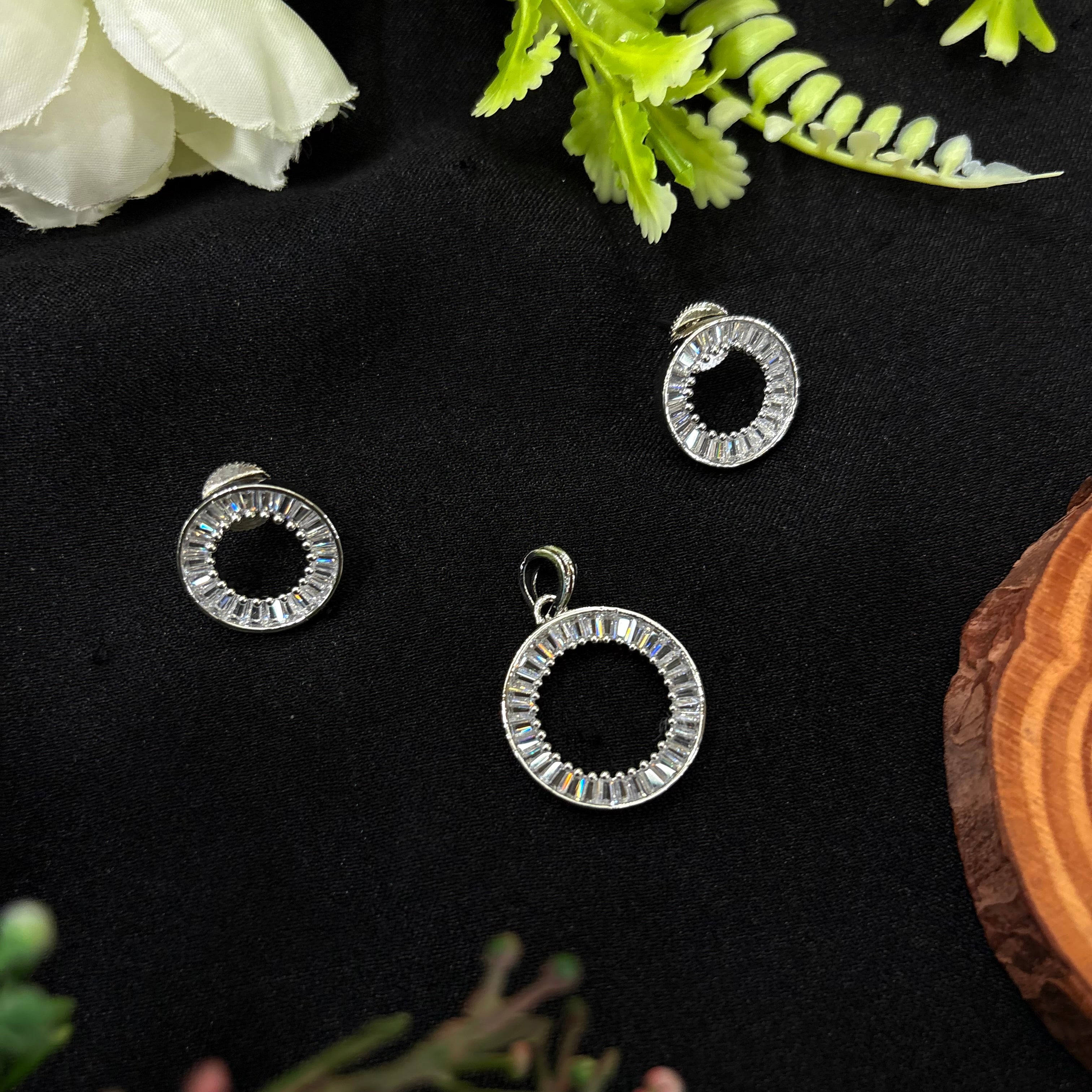 Ciela Pendant Set