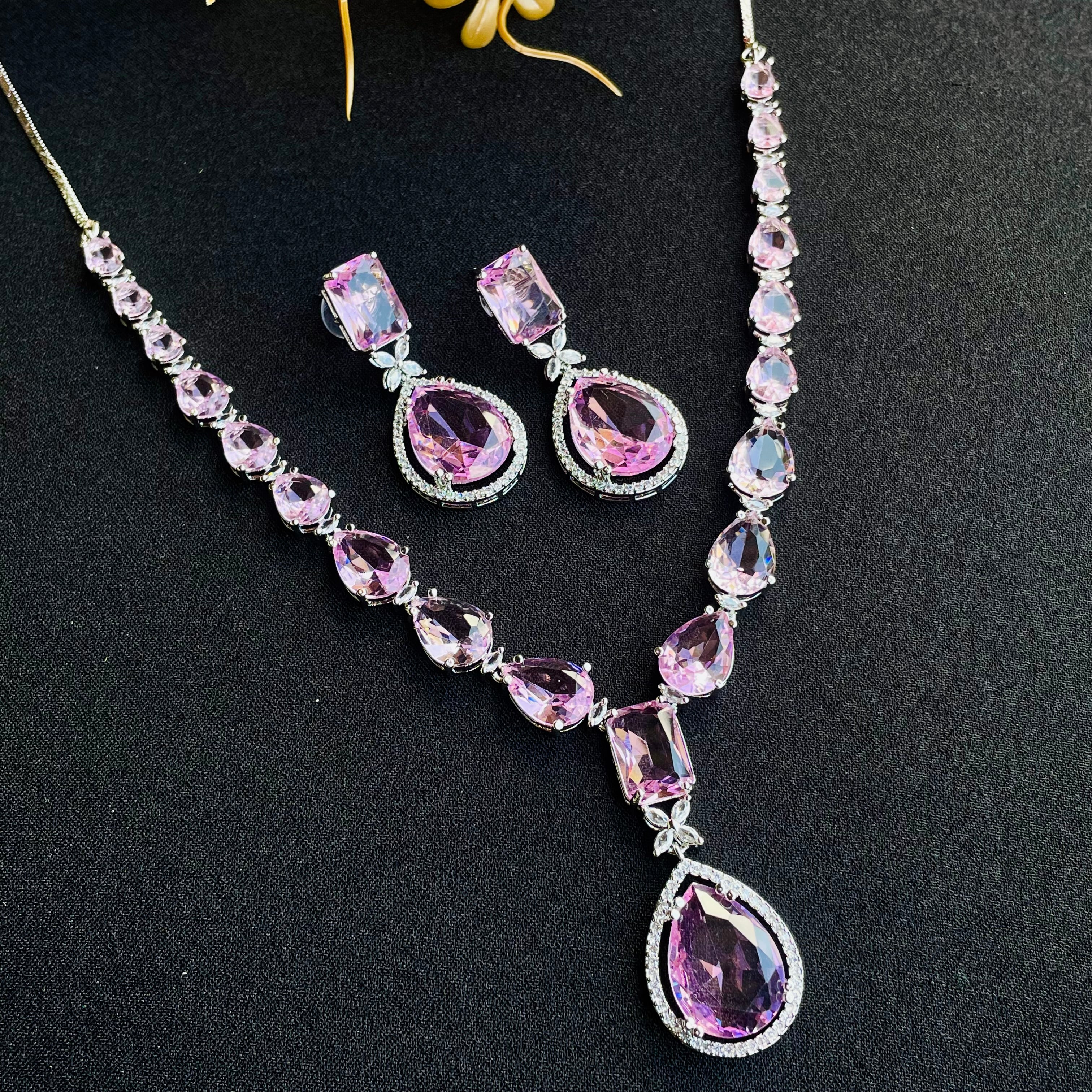 kiara emerald ad Neckpiece