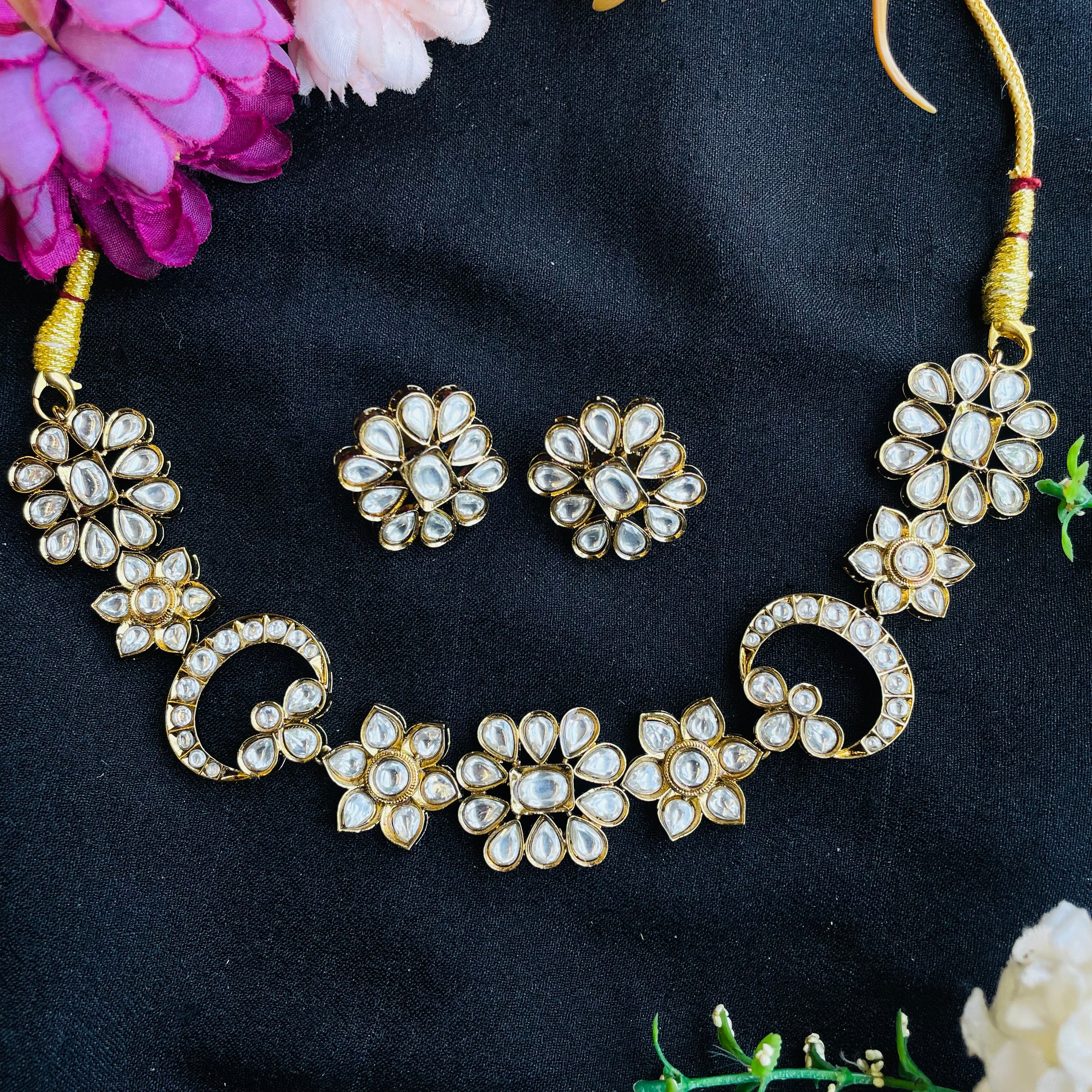 Nayaab joyce neackpiece