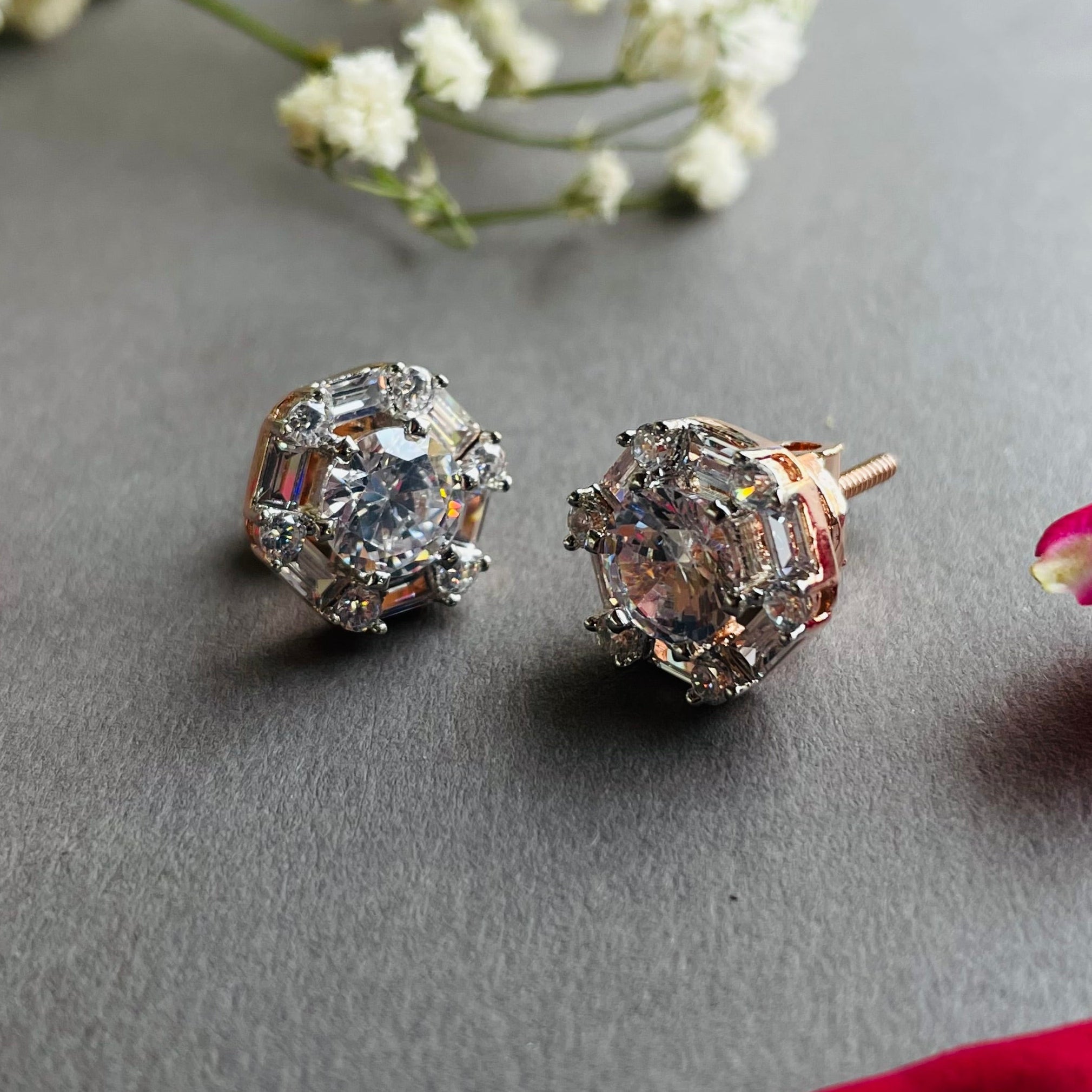 Ad Kritika studs