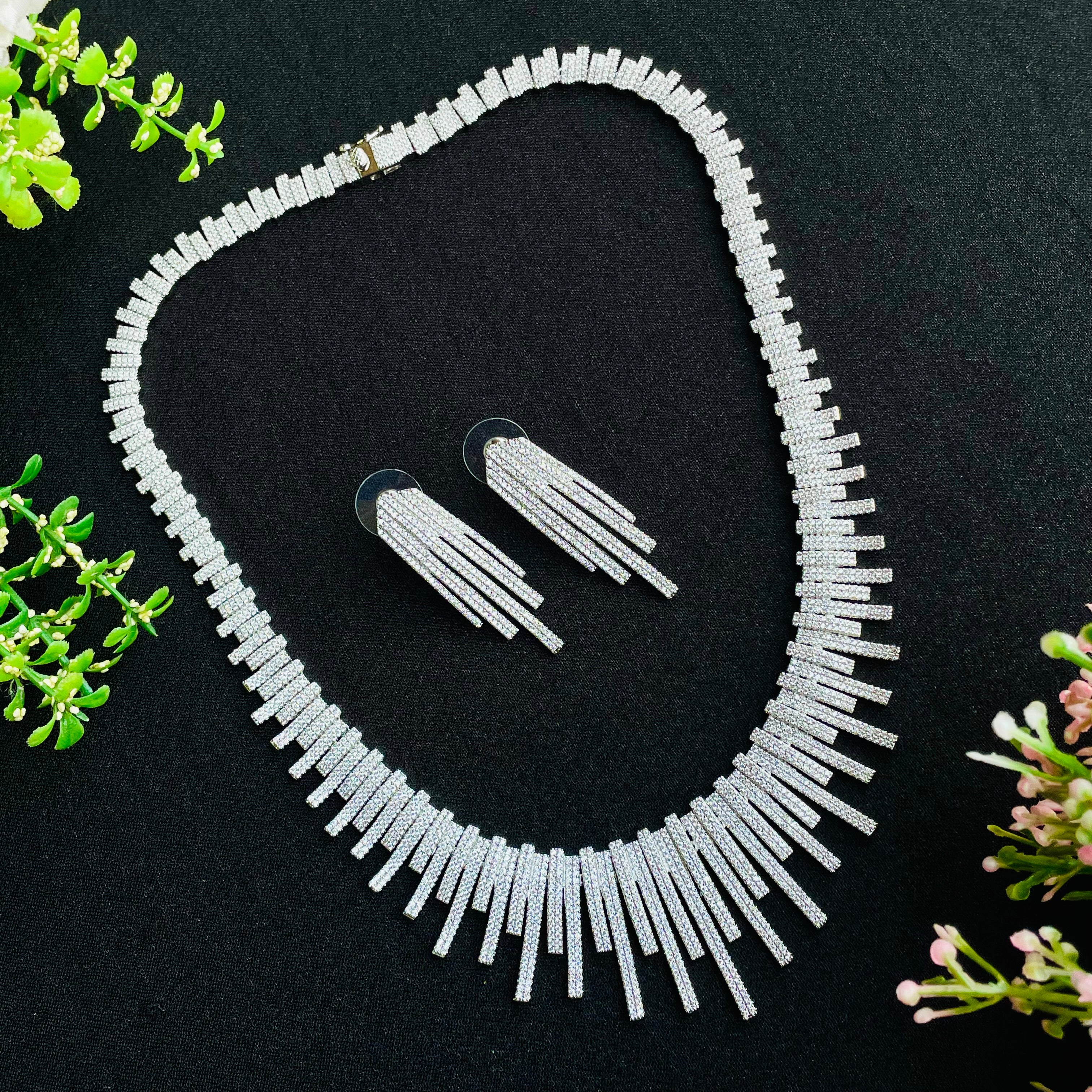 Ad avery neckpiece