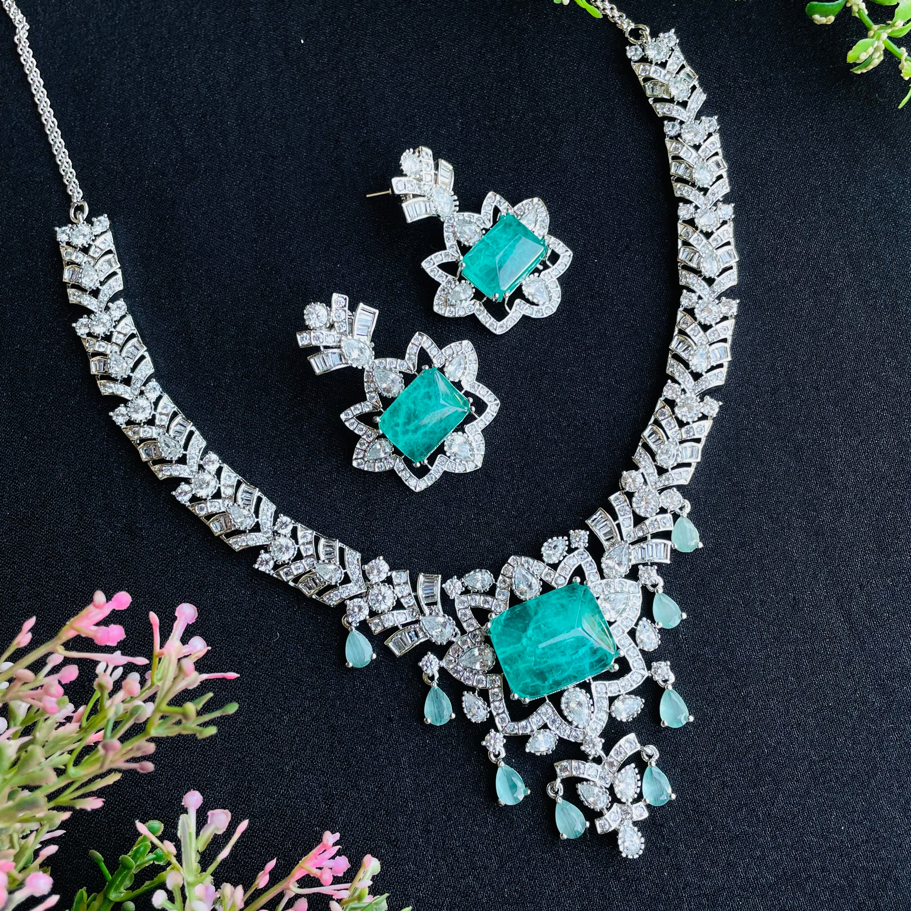 Ad Maeve Neckpiece