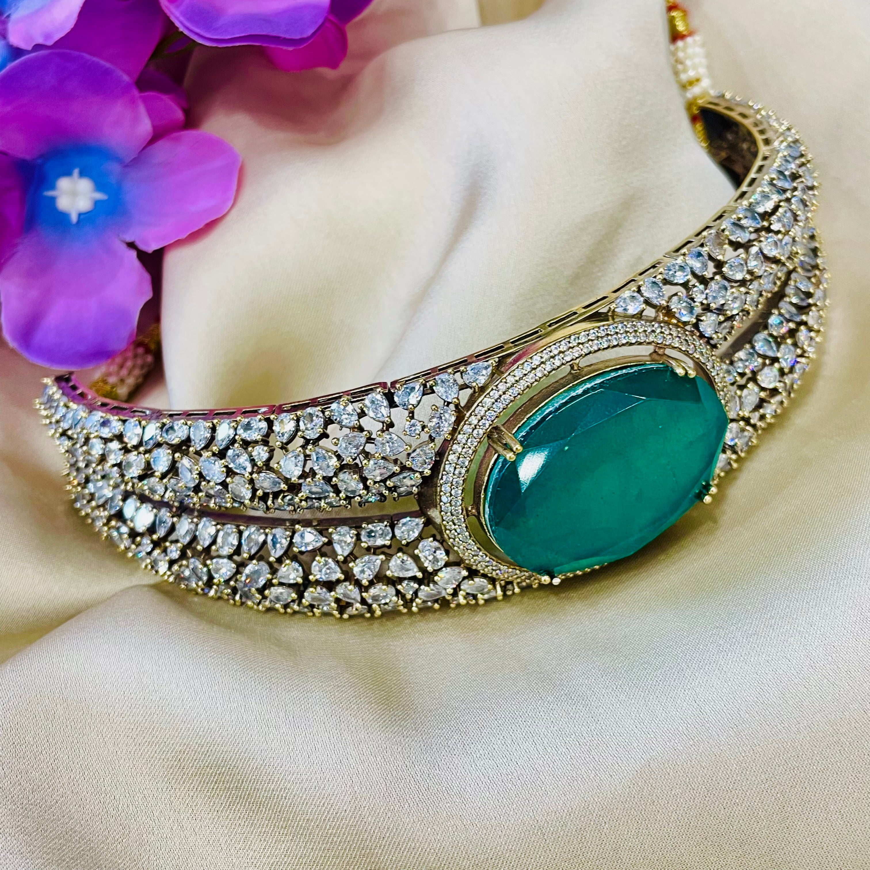 Nayaab Ayesha choker
