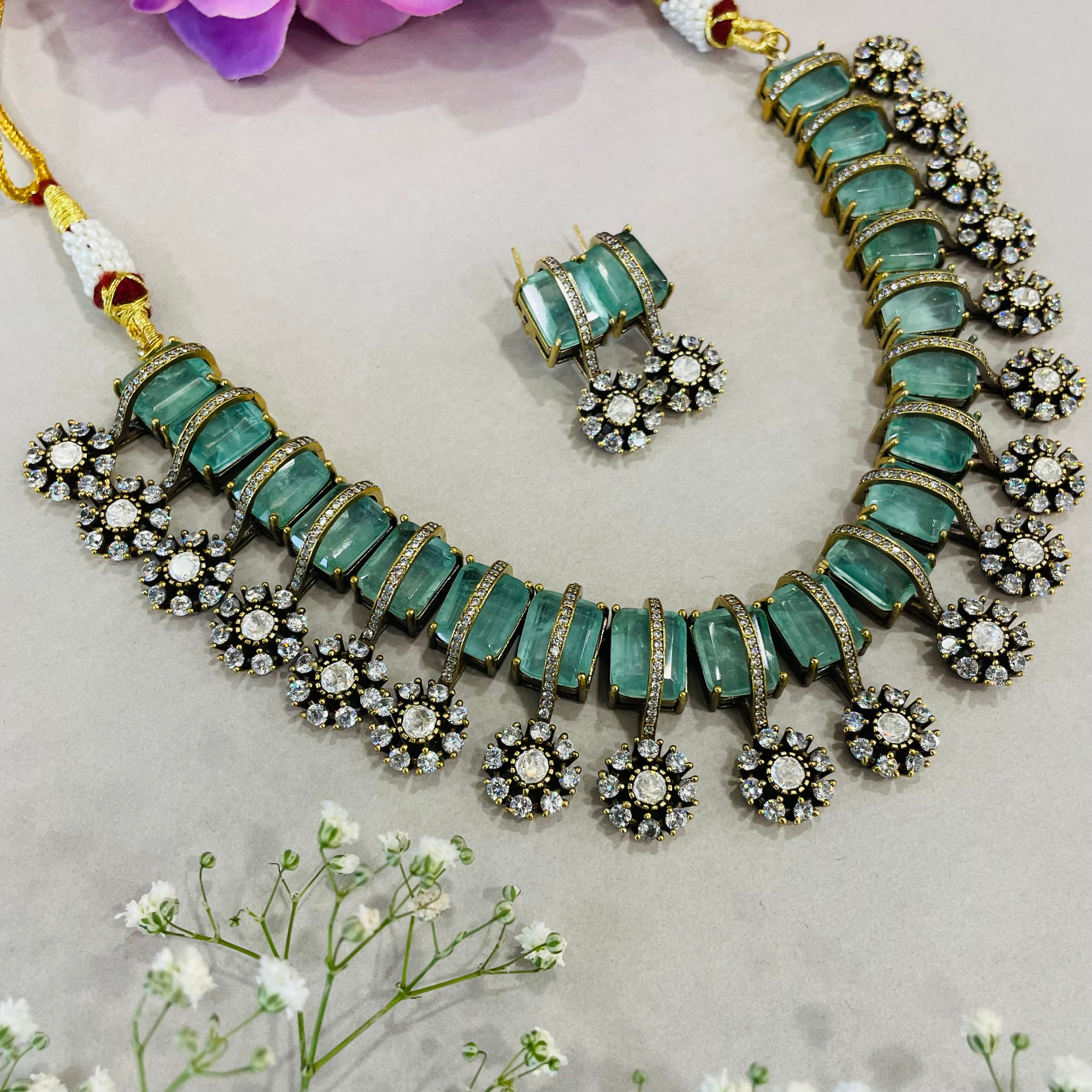 Nayaab Zarrin-Panna neckpiece