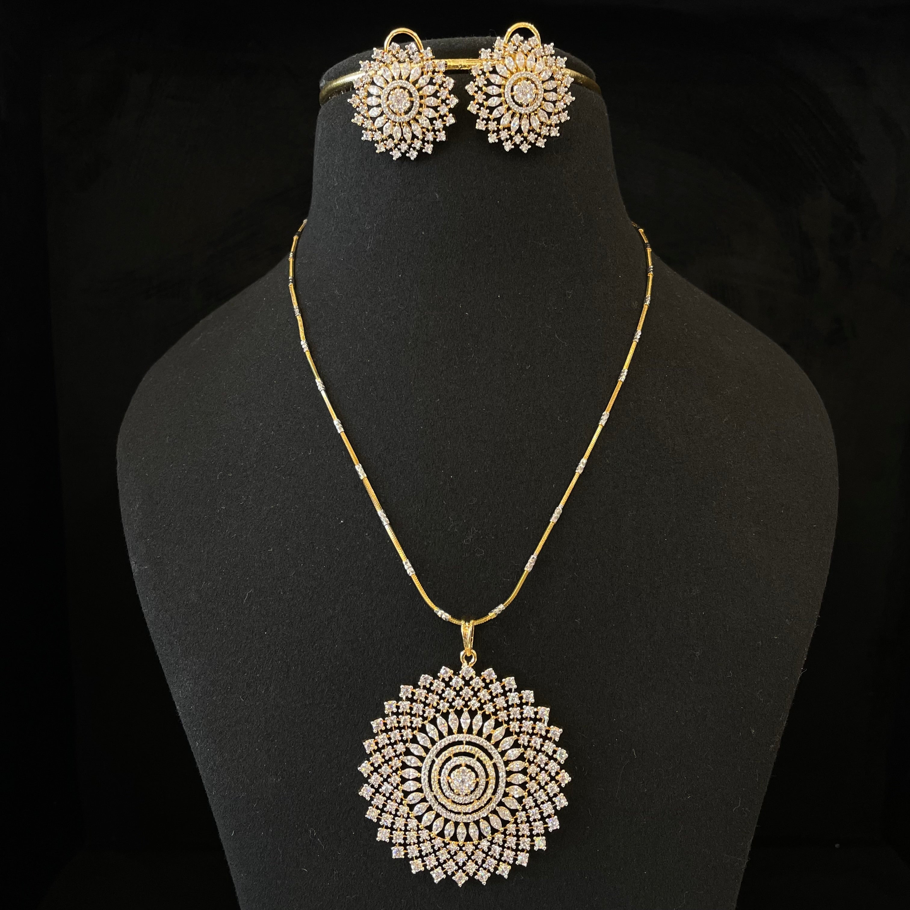 AD Myra Pendant Set