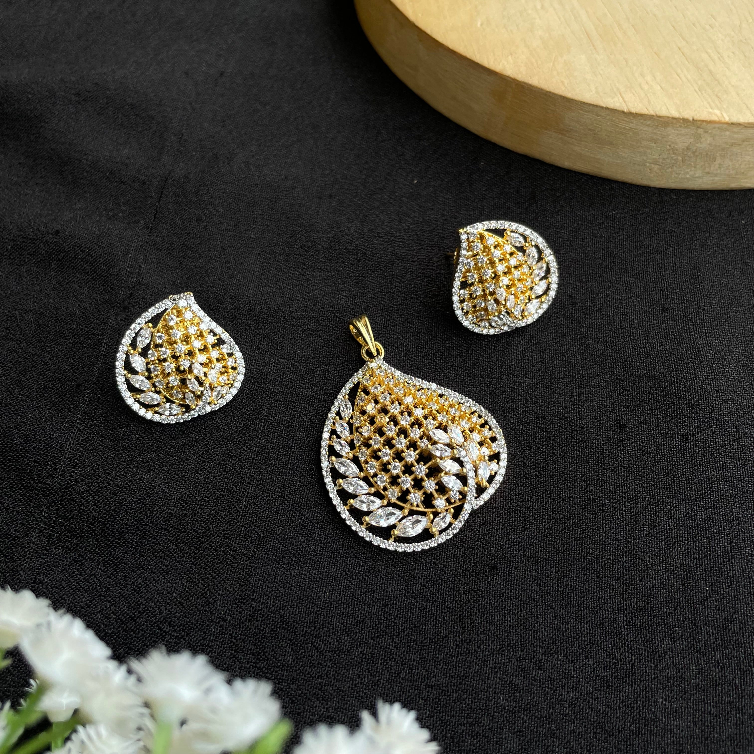 Aurelia Teardrop Pendant Set