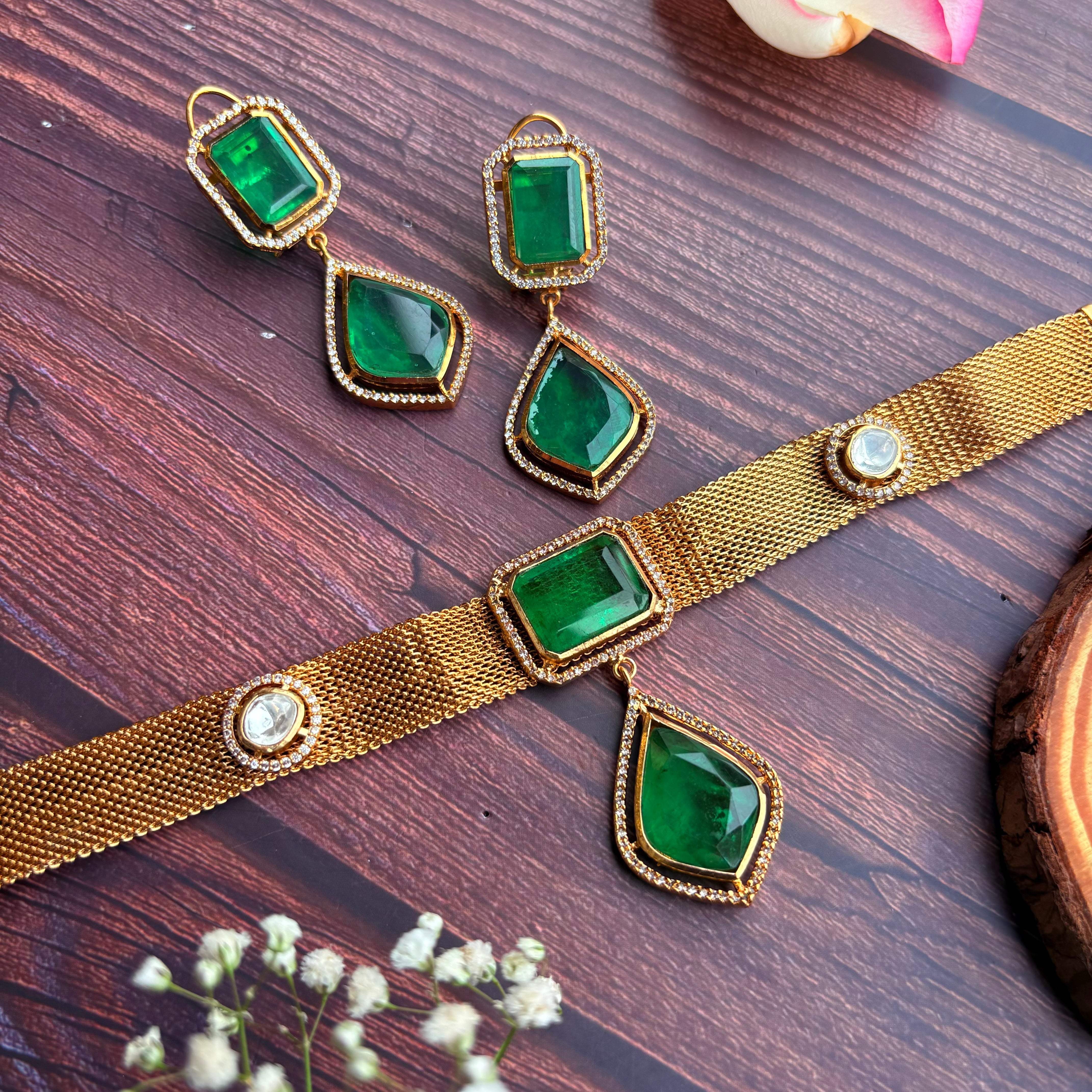 Nayaab Rushika Choker