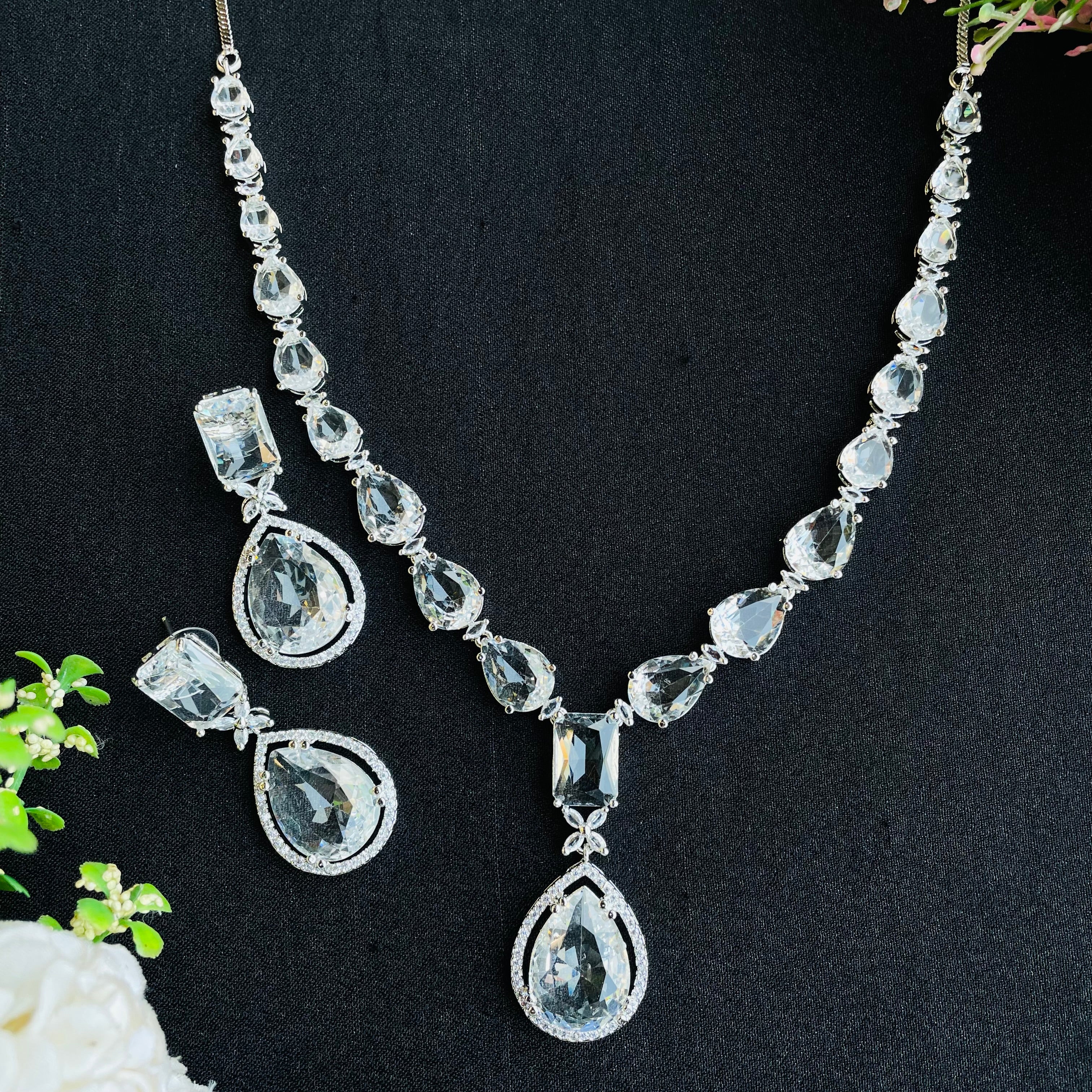 kiara emerald ad Neckpiece