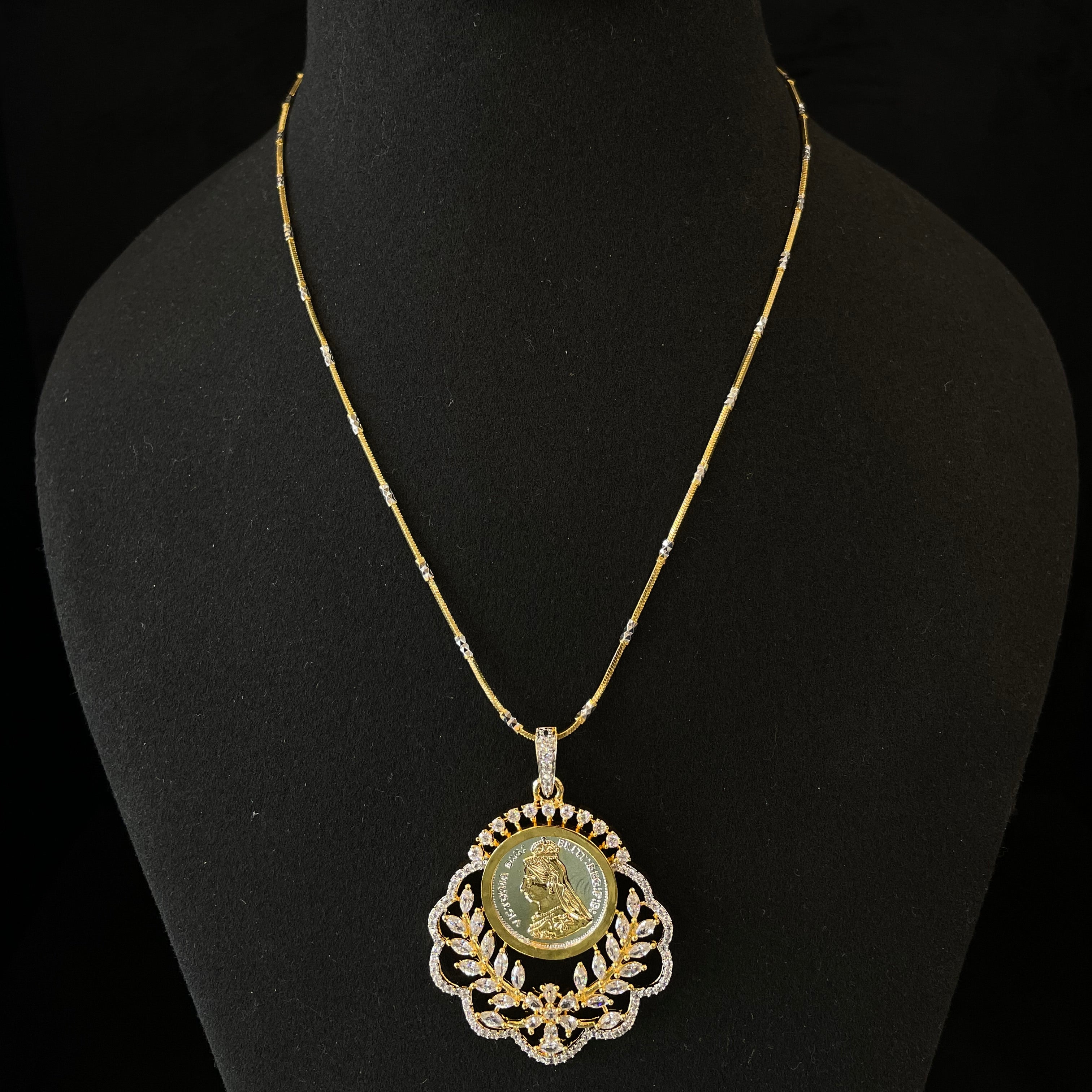 Ad Celeste coin pendant Set