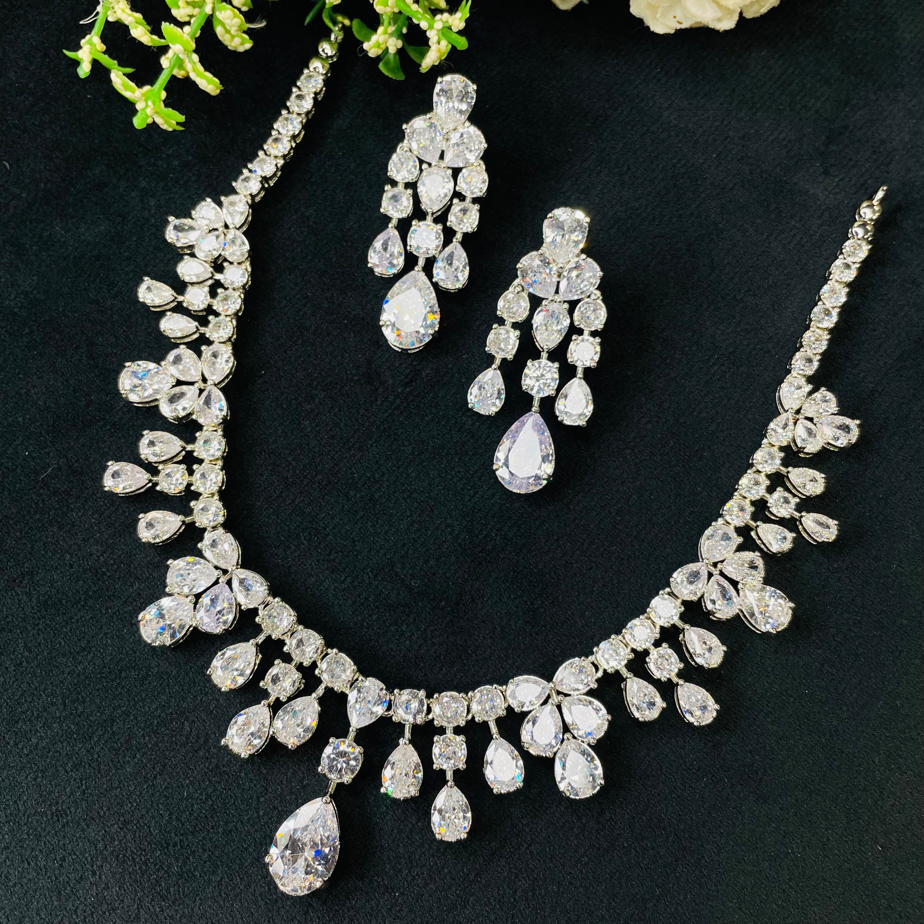 Ad Semi neckpiece