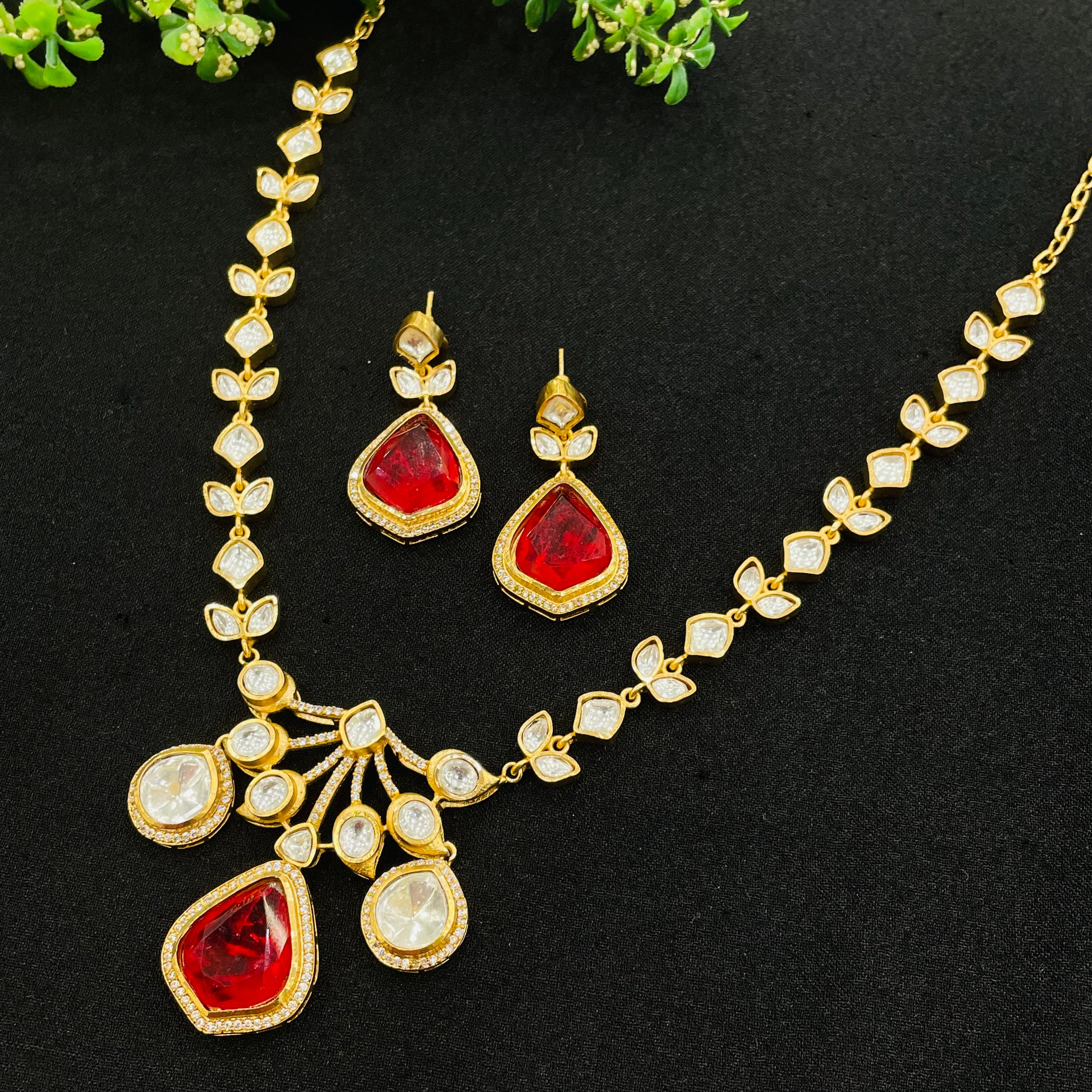 Nayaab Vishaka Neckpiece