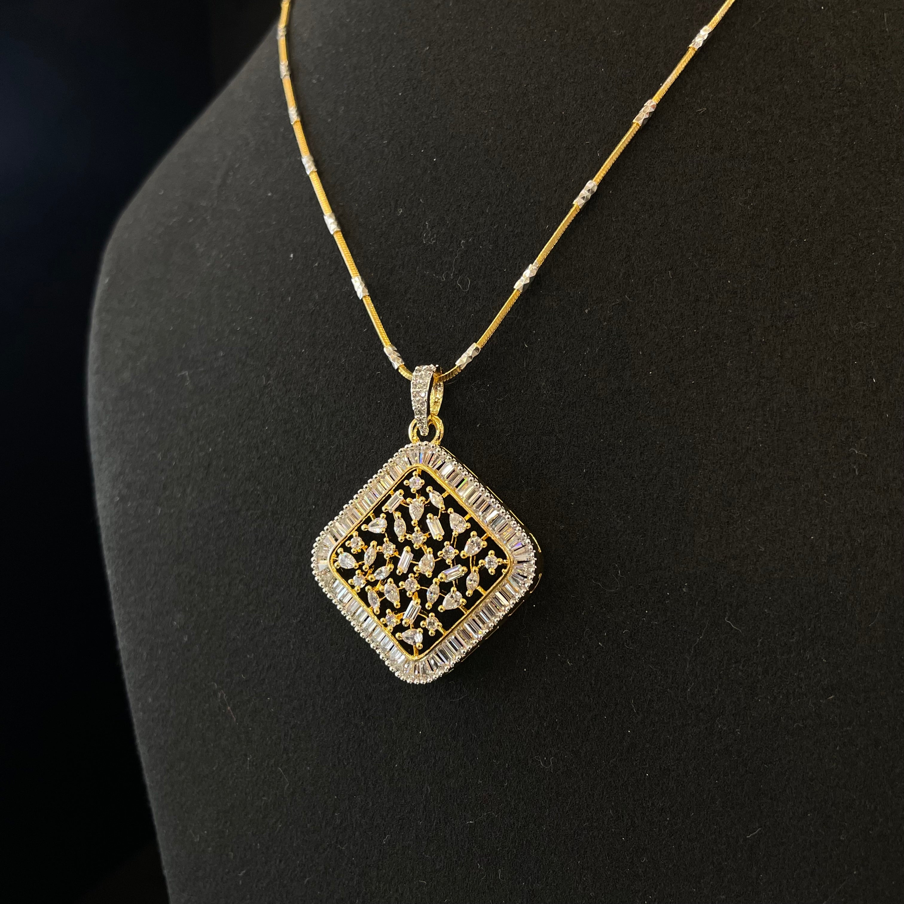 AD Inaaya Pendant Set