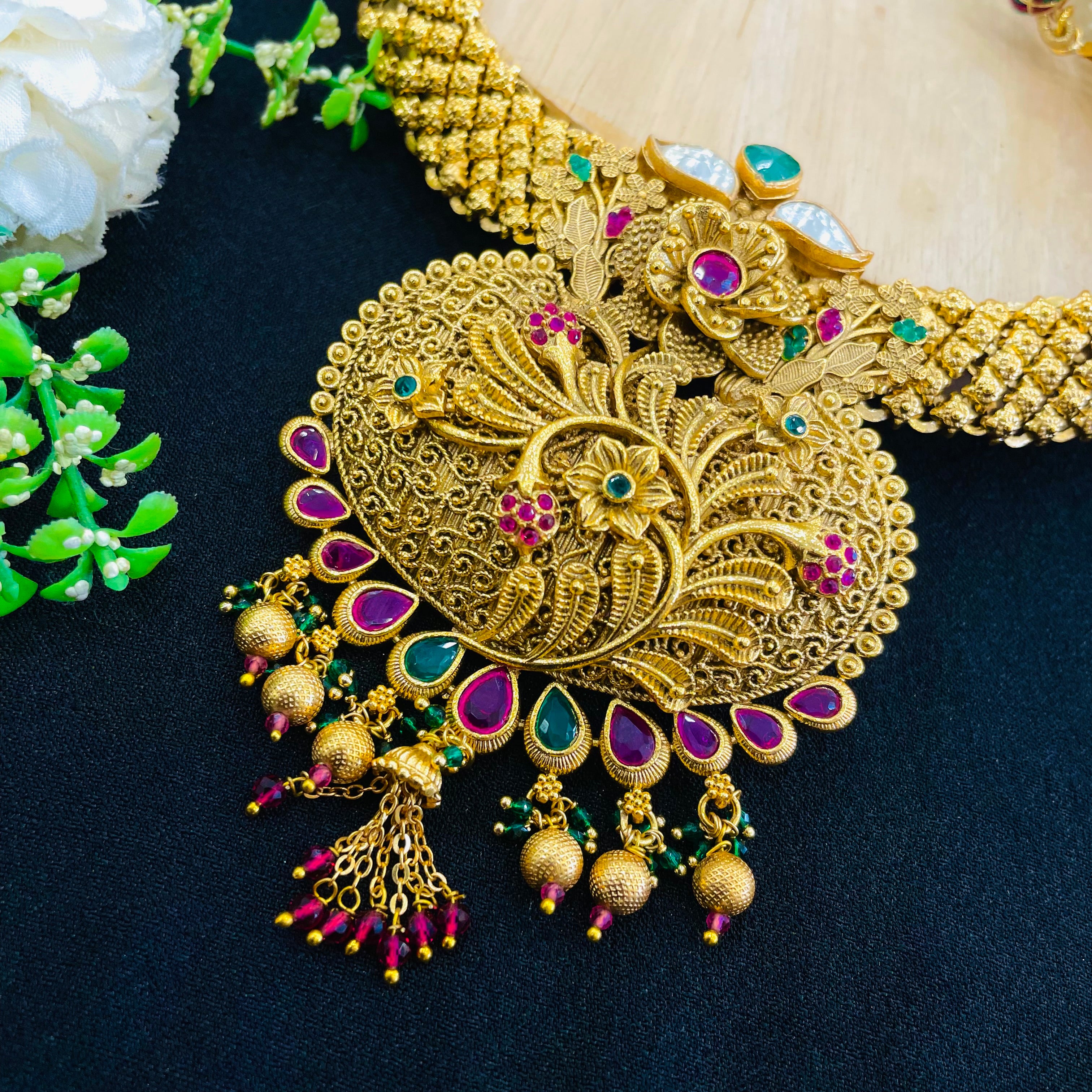 Nayaab Amisha Neckpiece
