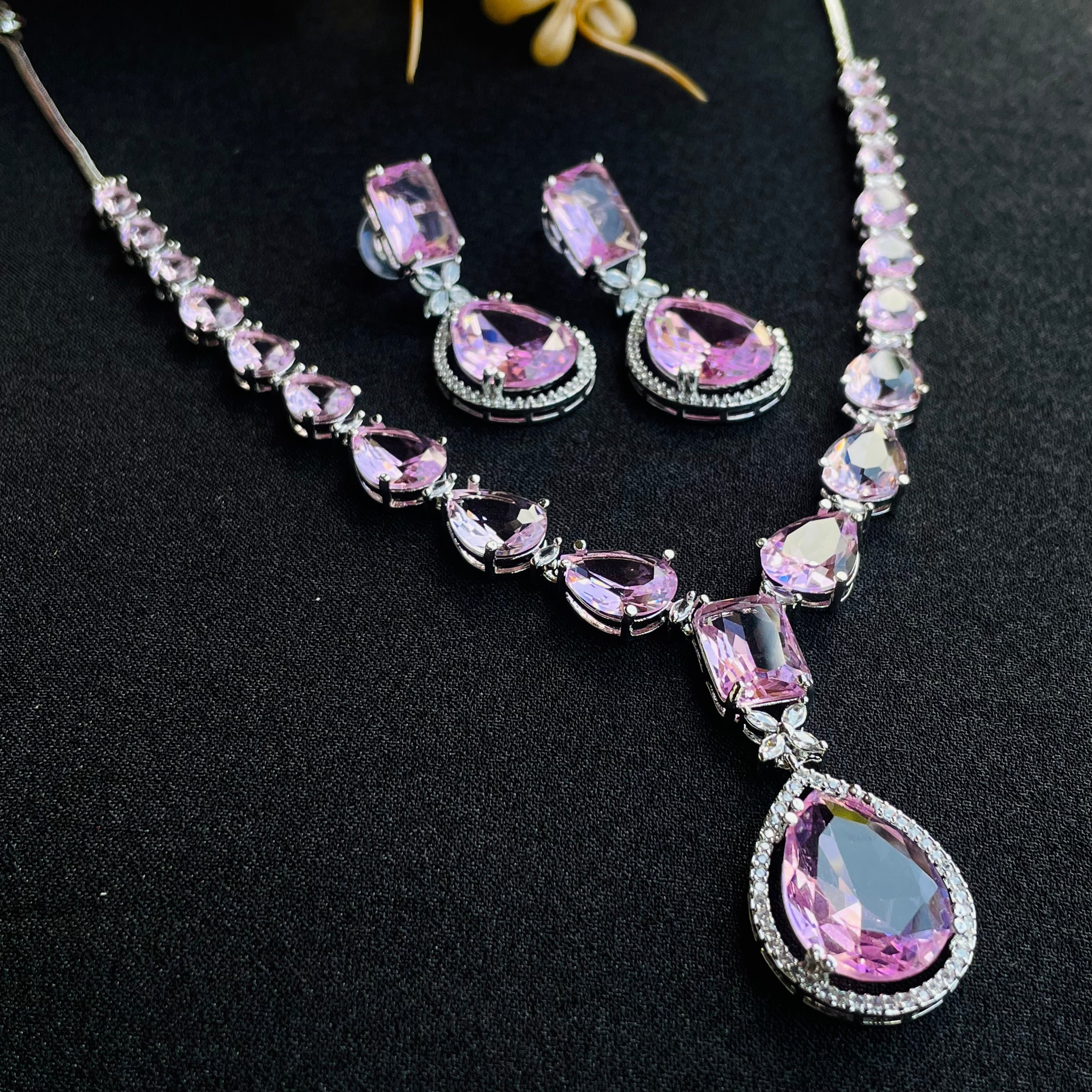 kiara emerald ad Neckpiece