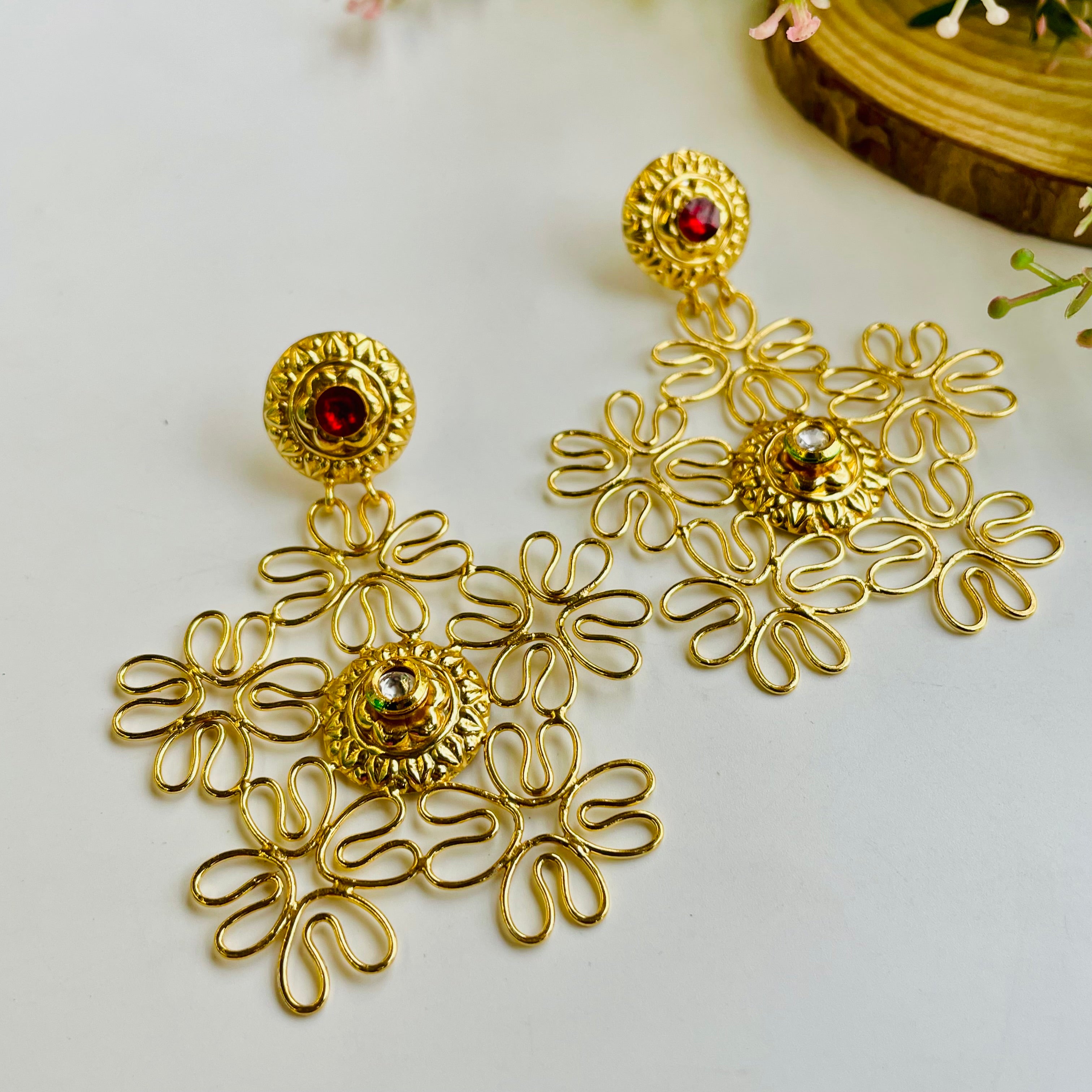 Nayaab Flower Earring