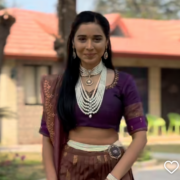 Nayaab alina neckpiece