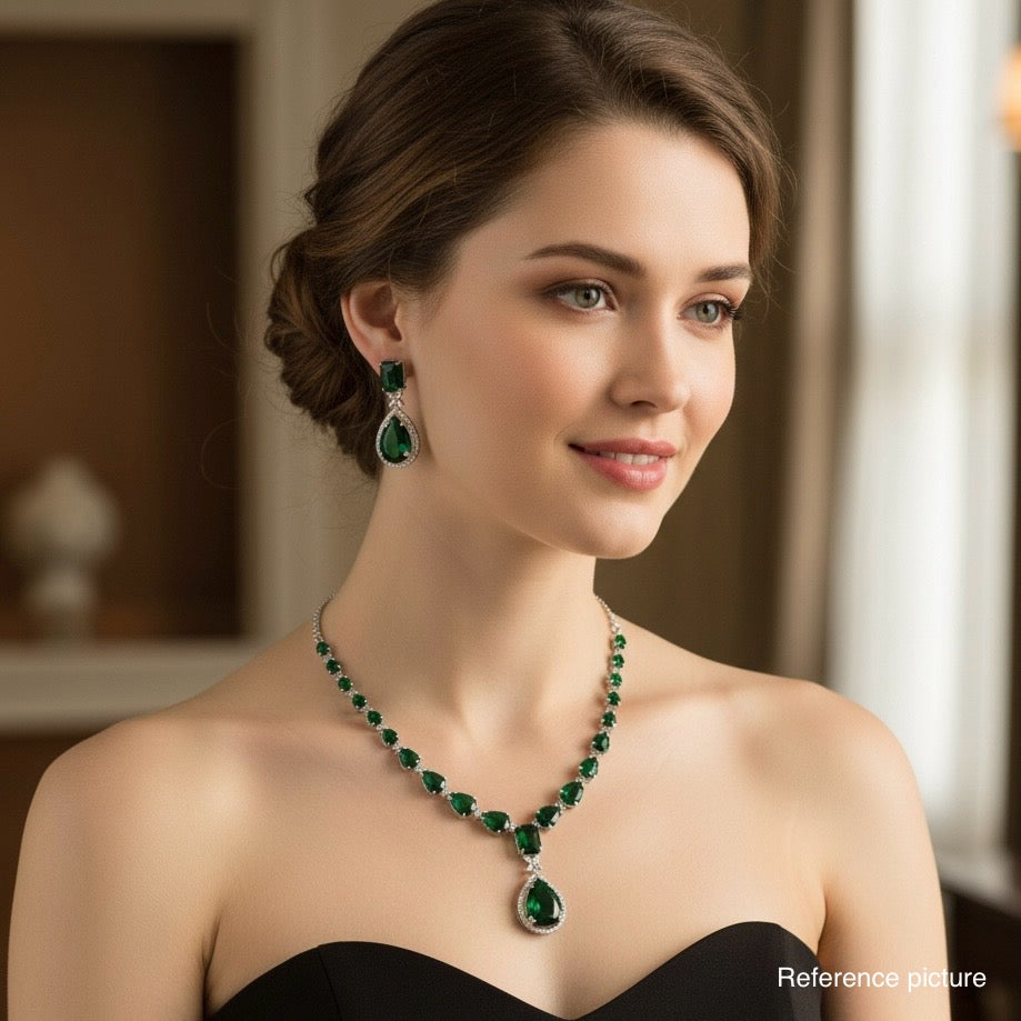 Moira Emerald Ad Neckpiece