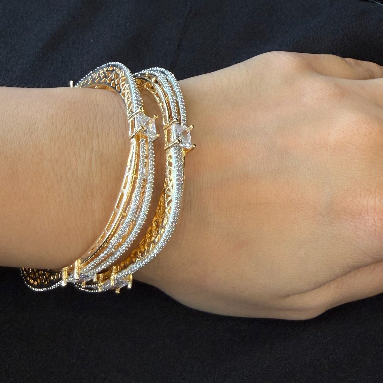 AD Avira Bangles