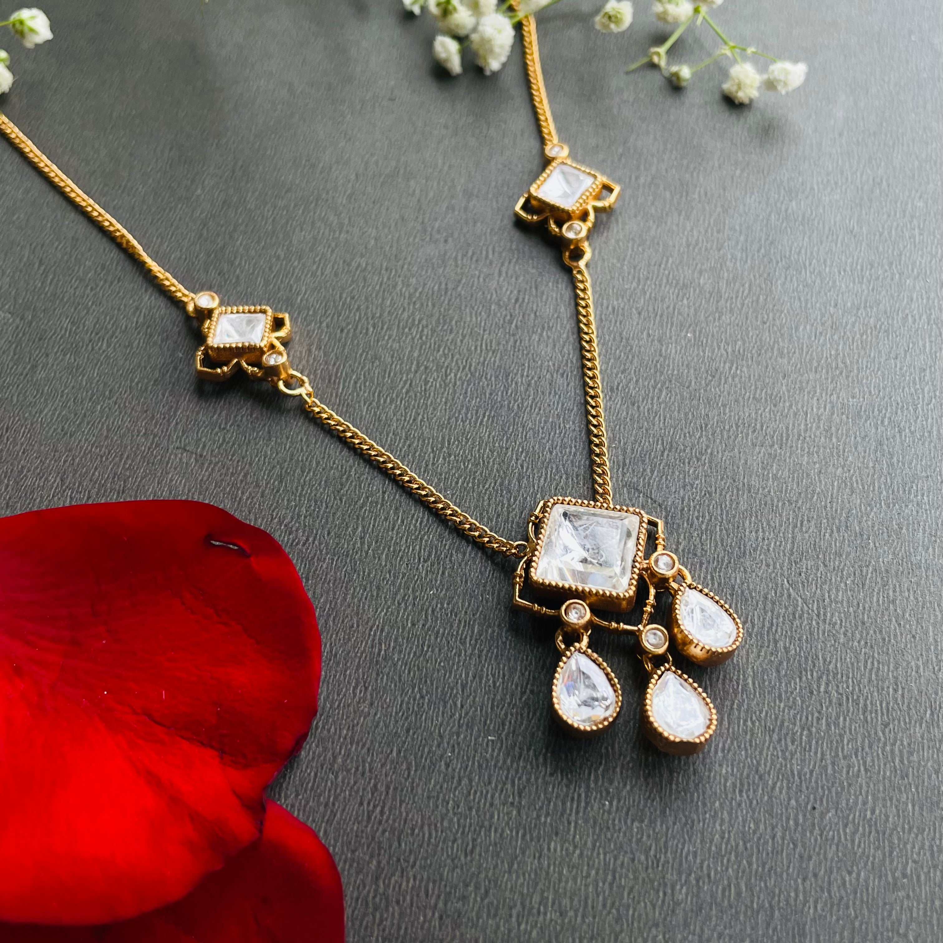 Nayaab janvi pendant set