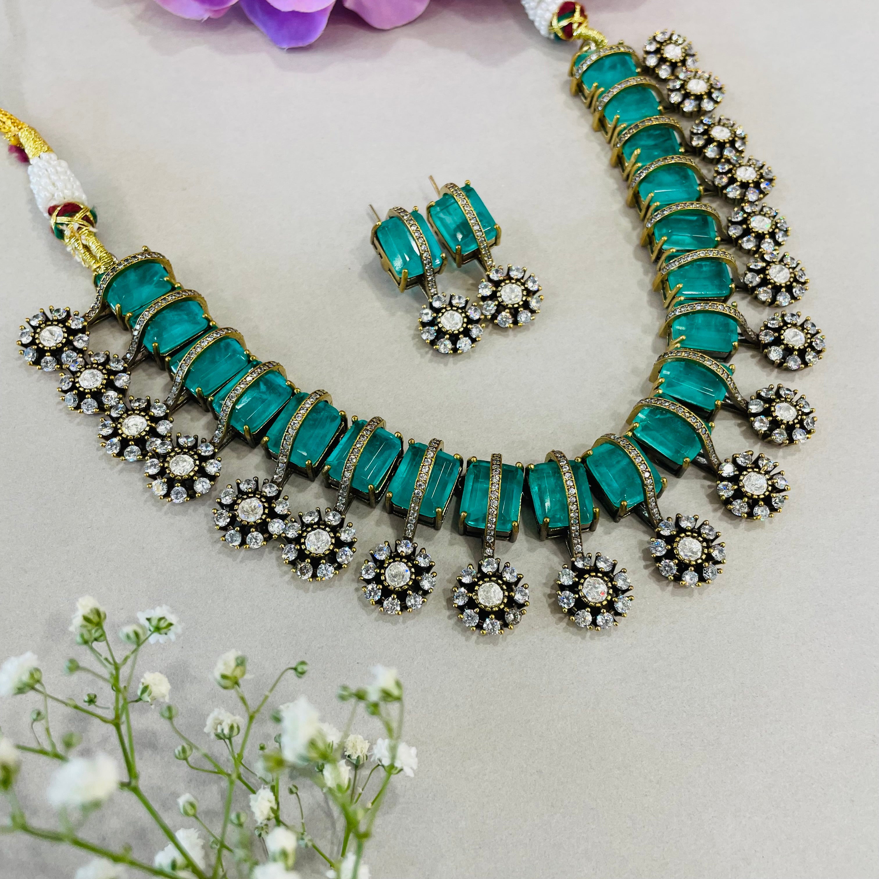 Nayaab Zarrin-Panna neckpiece