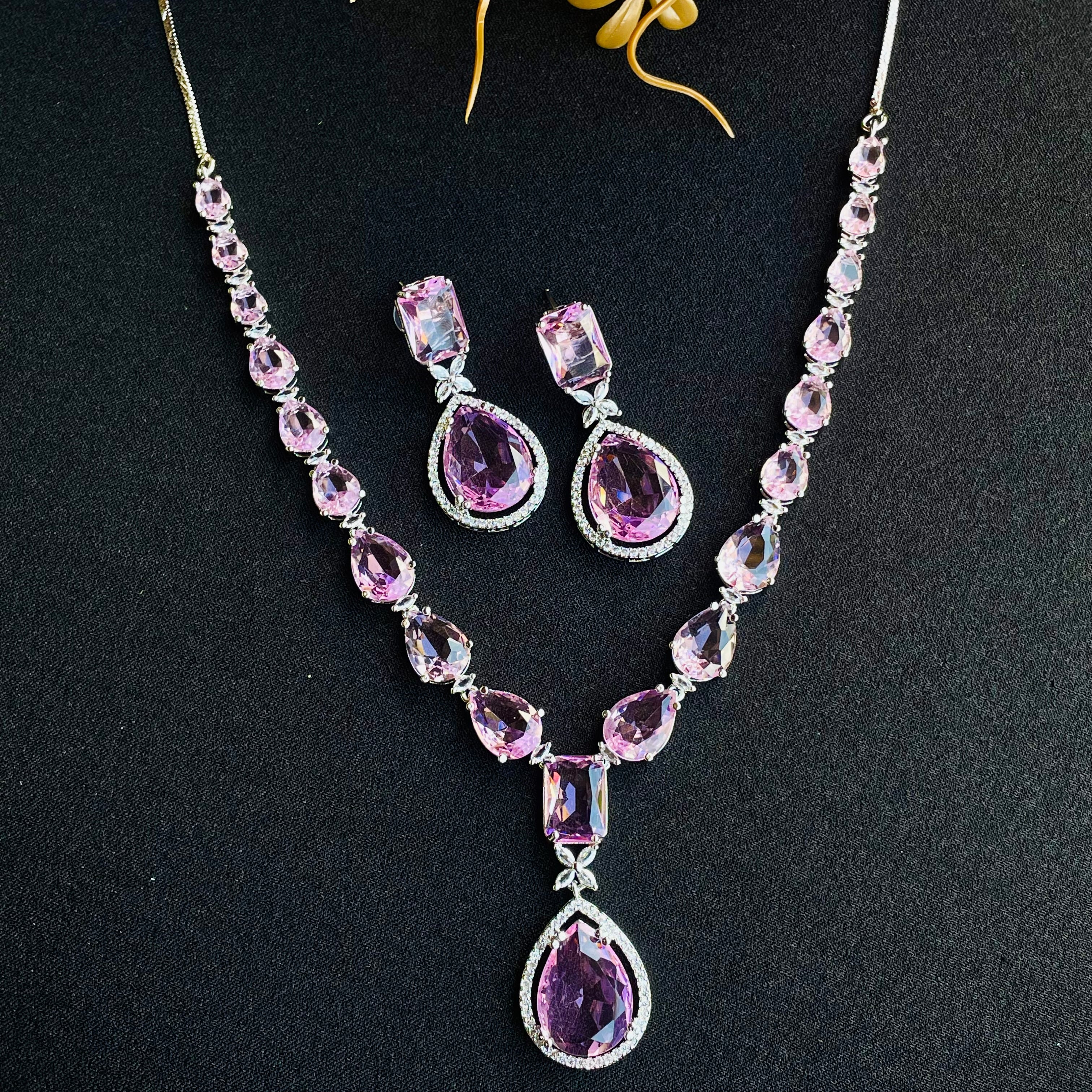 kiara emerald ad Neckpiece