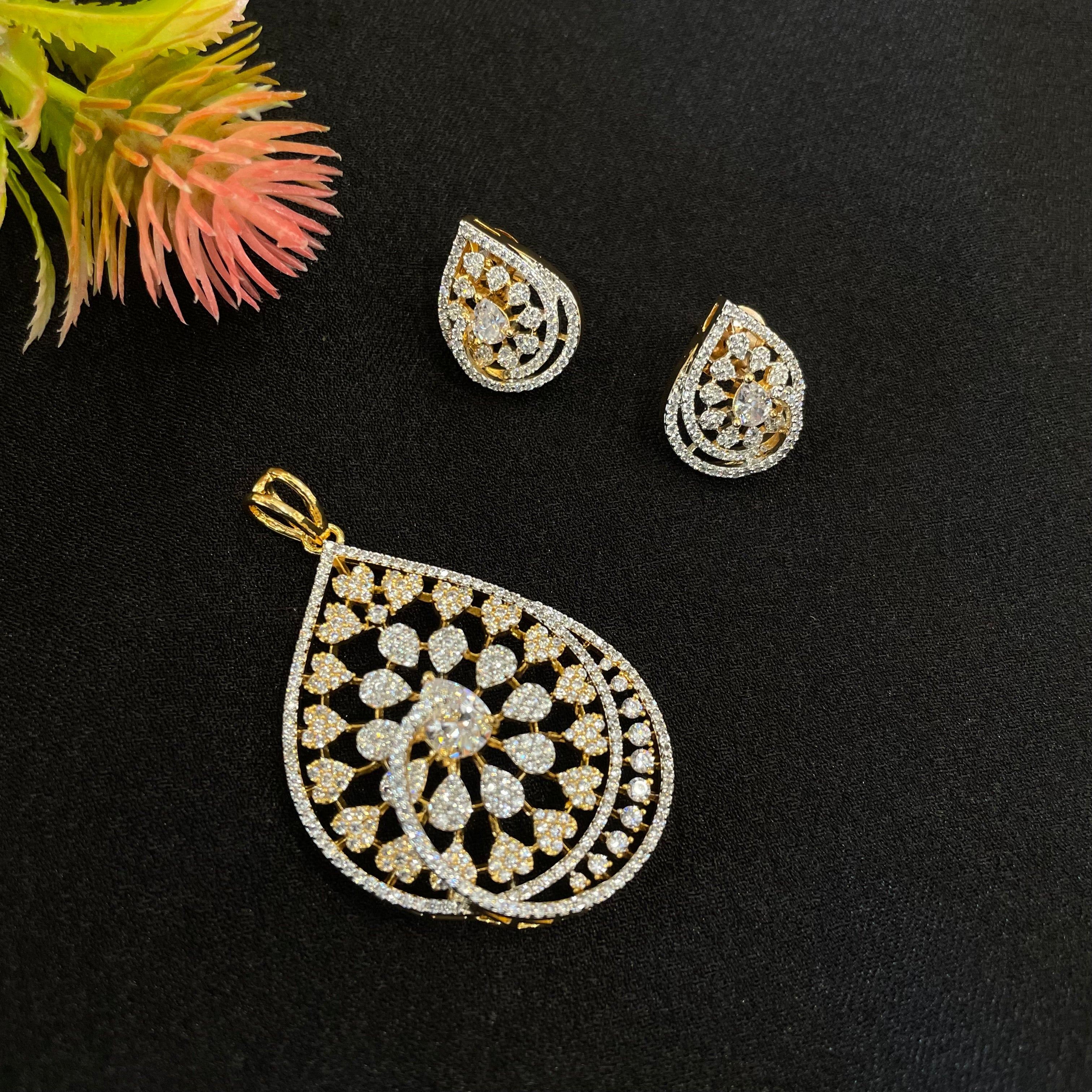 AD Samaira Pendant Set