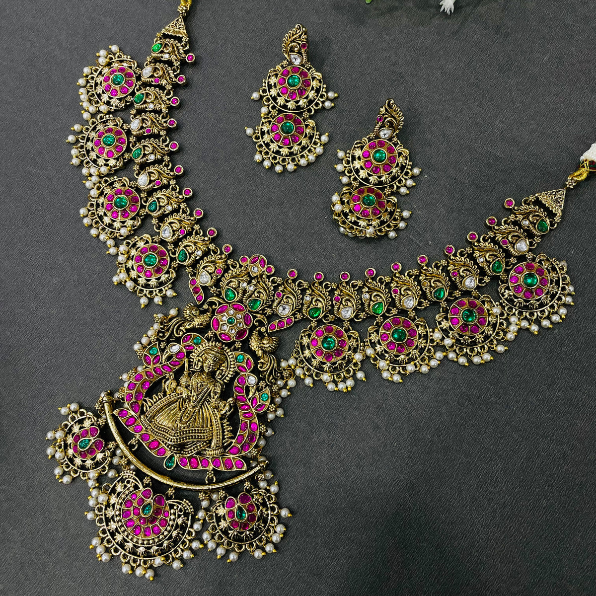 Neckpiece