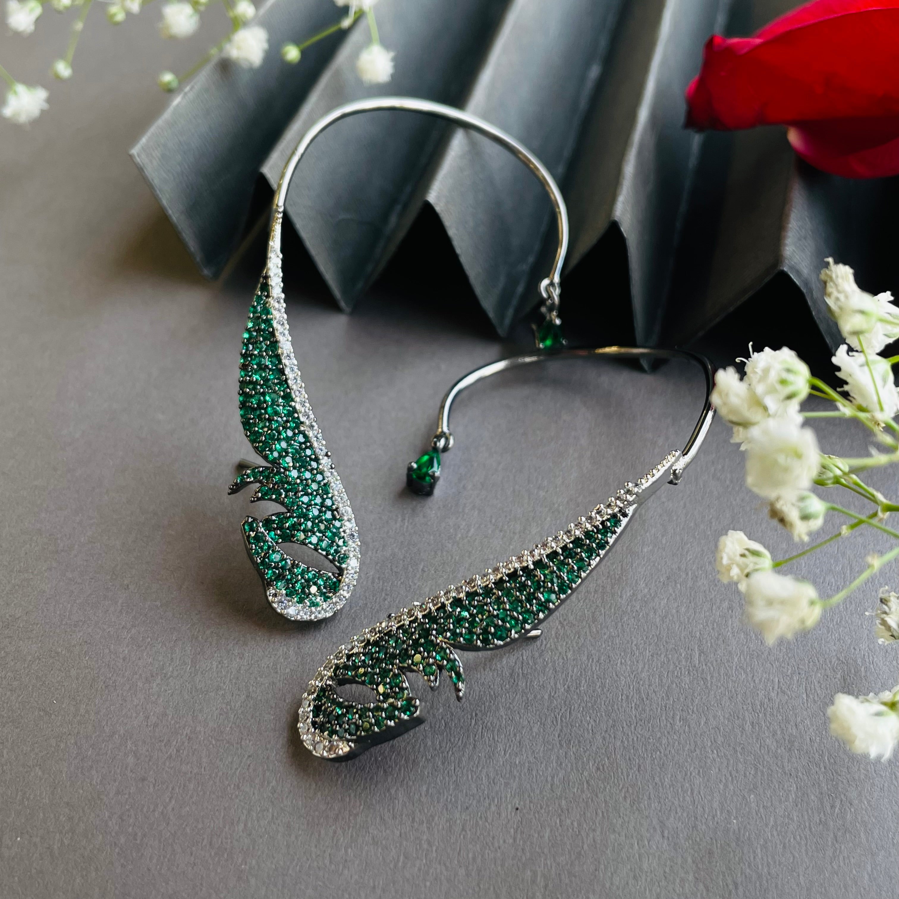 Ad Kritika earcuff