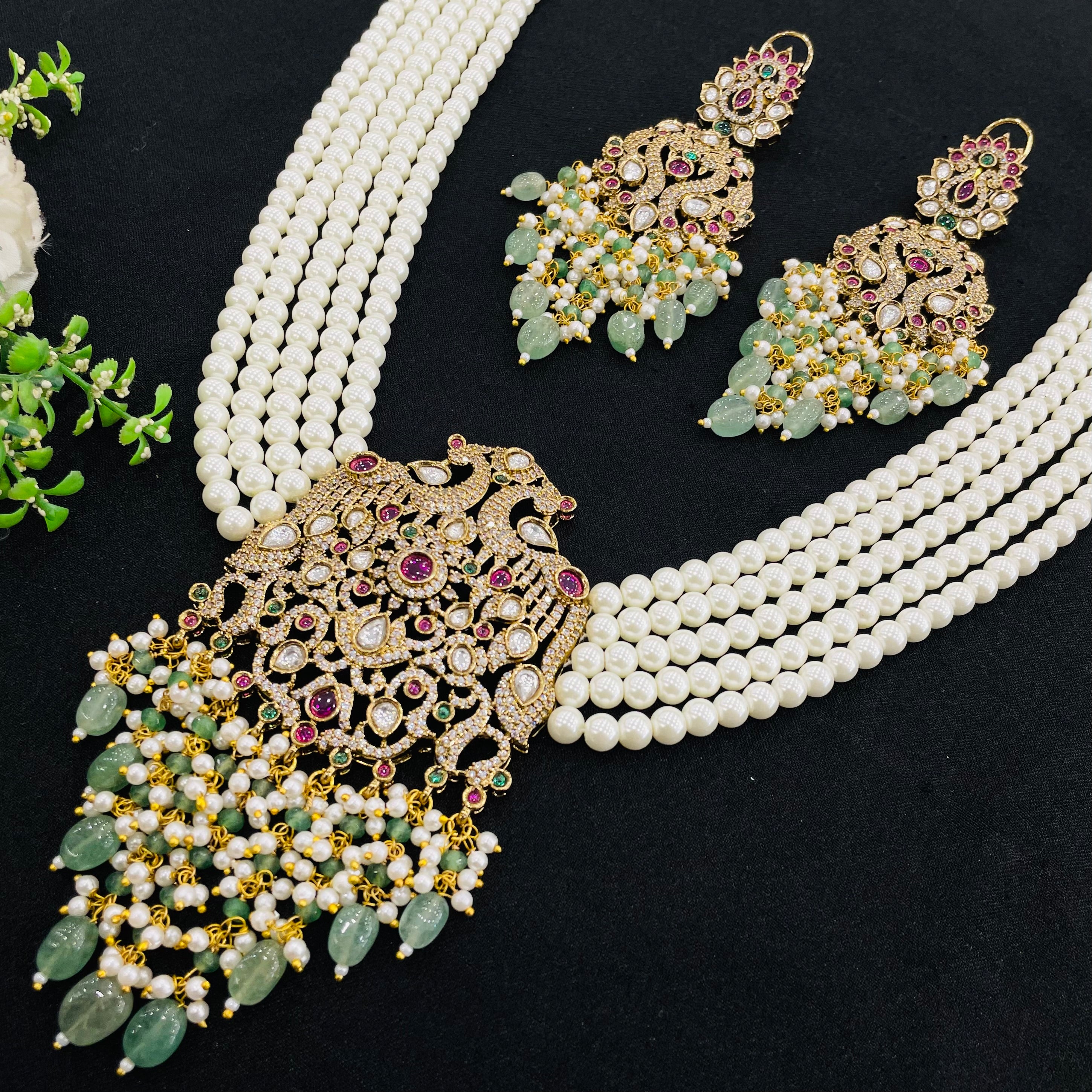 Nayaab kavya pearl neckpiece