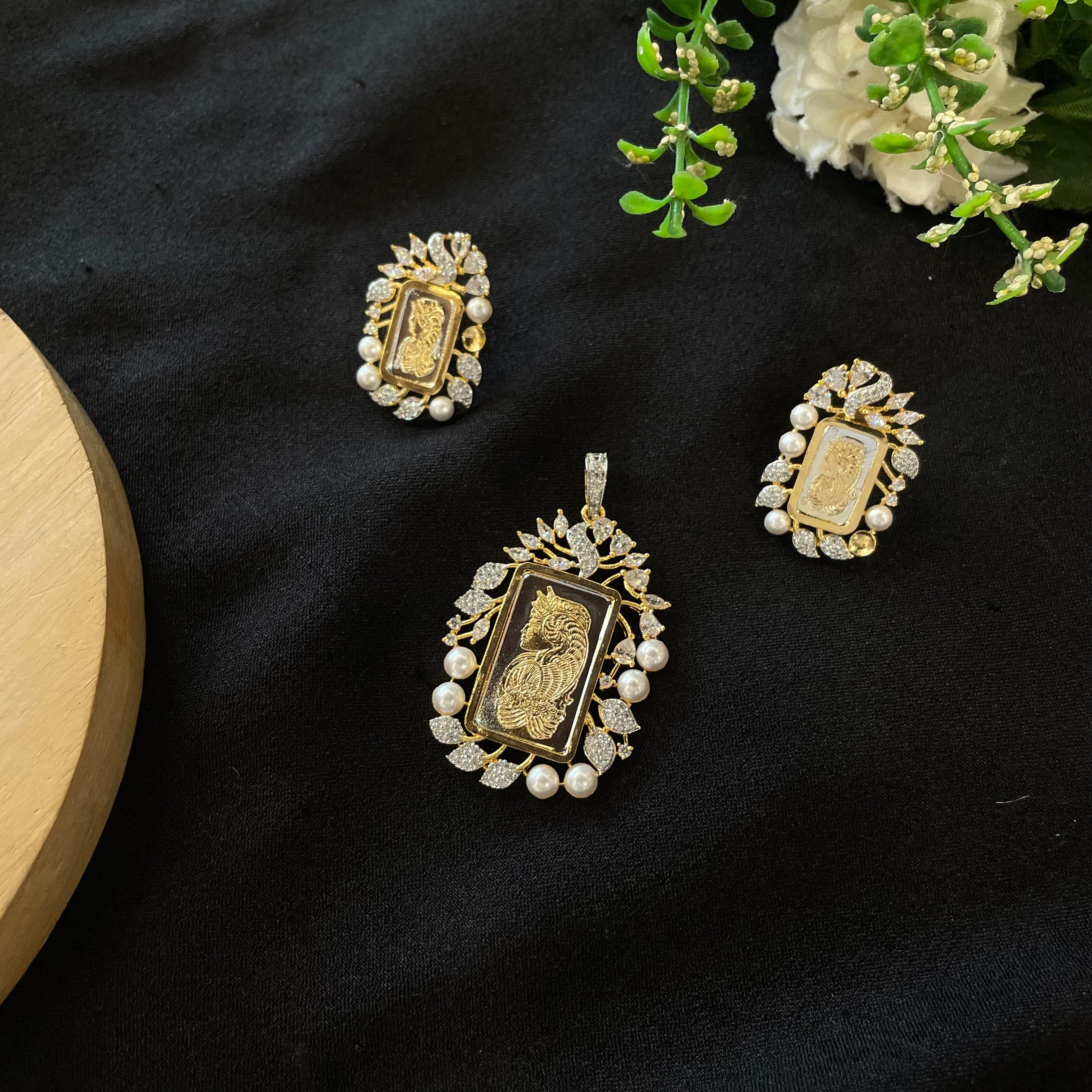Ad Miraya Pendant Set