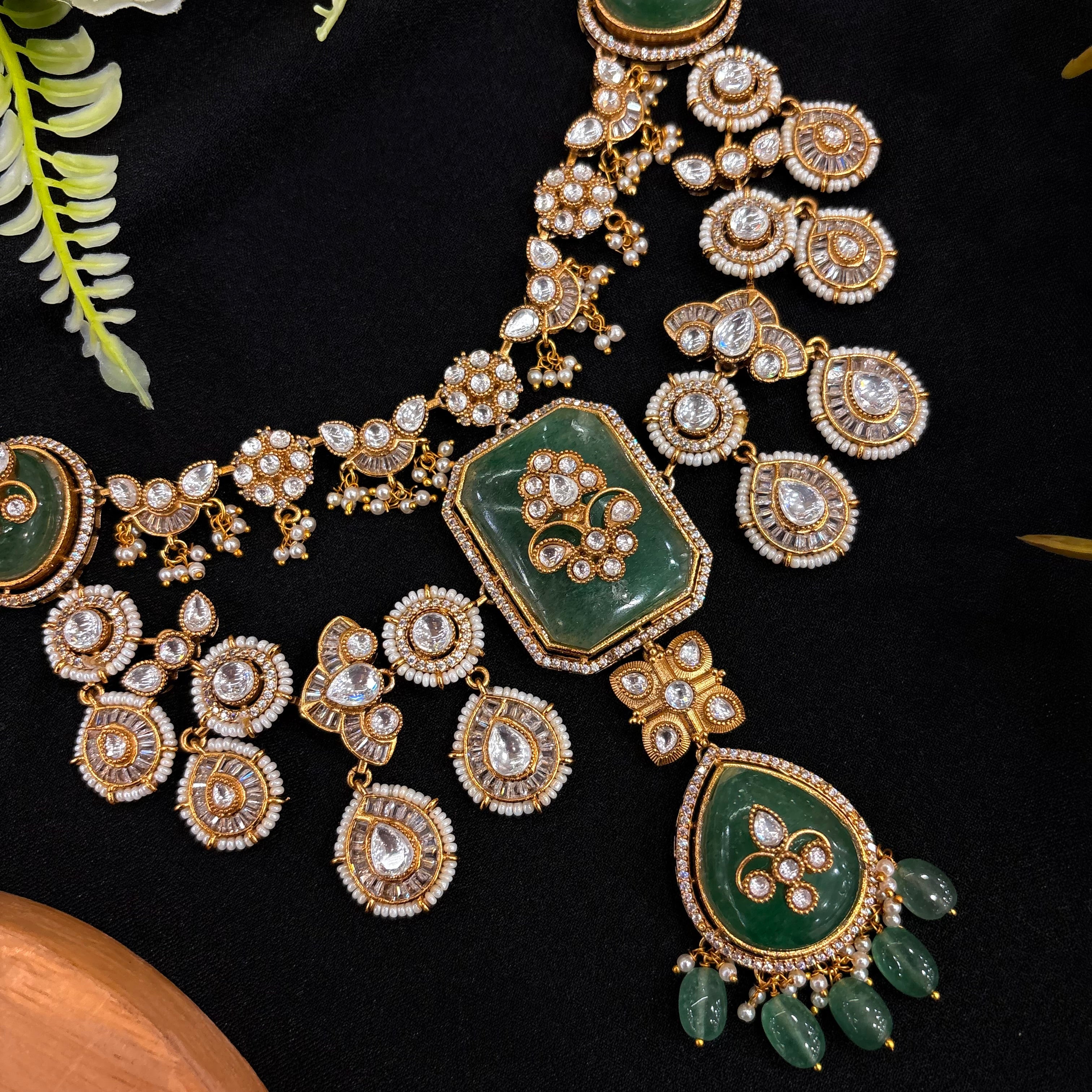 Nayaab Prisha Neckpiece