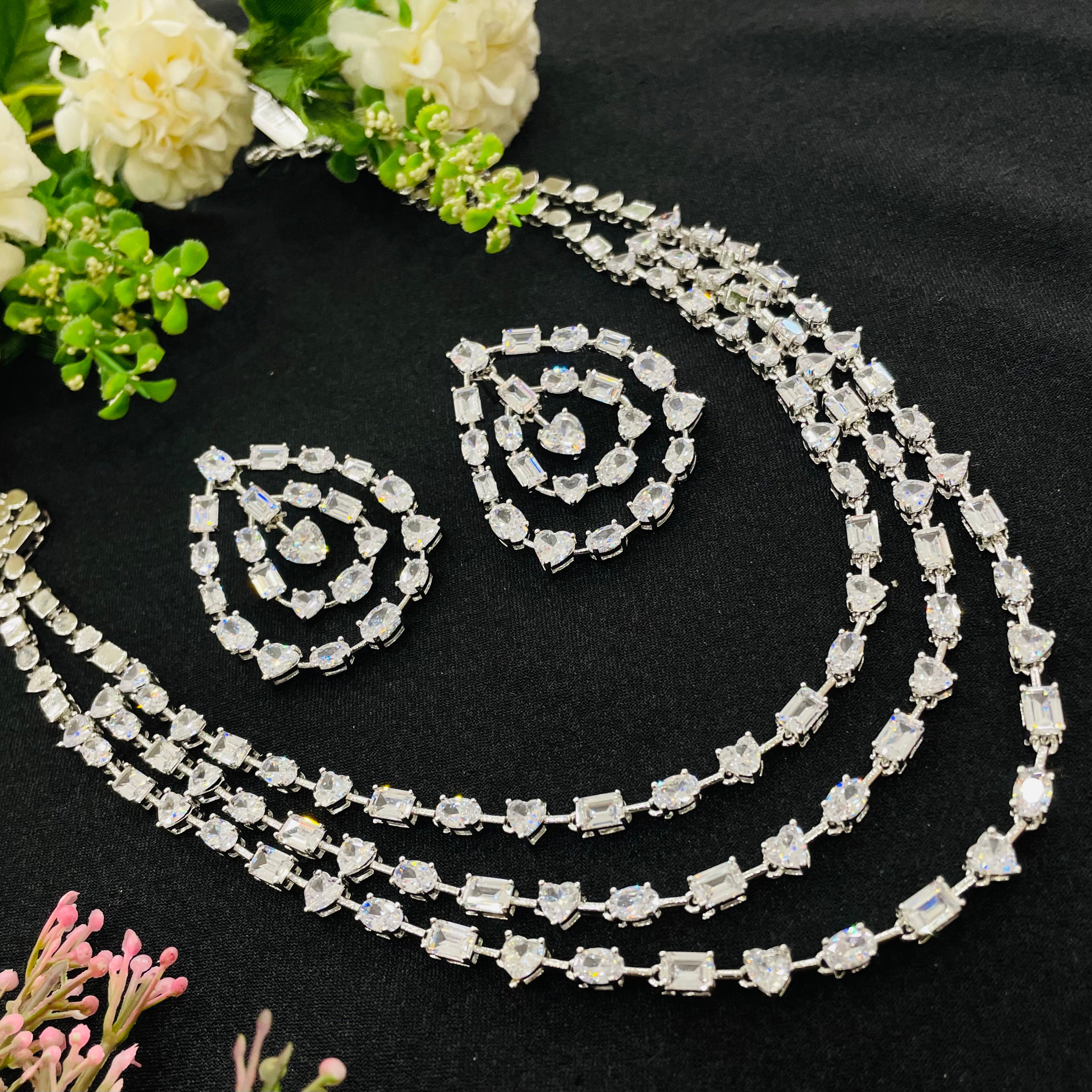 Ad Isabella neckpiece