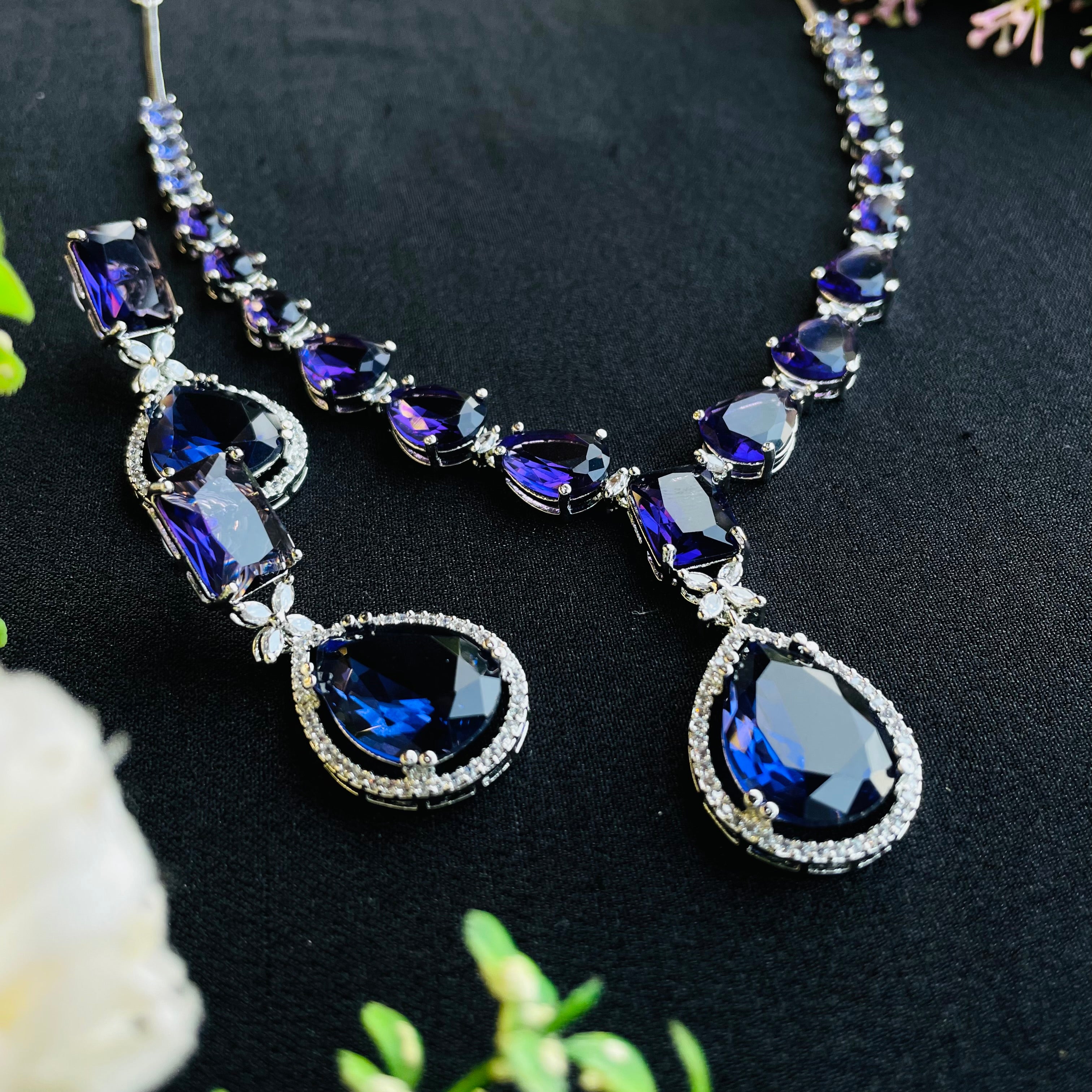 kiara emerald ad Neckpiece