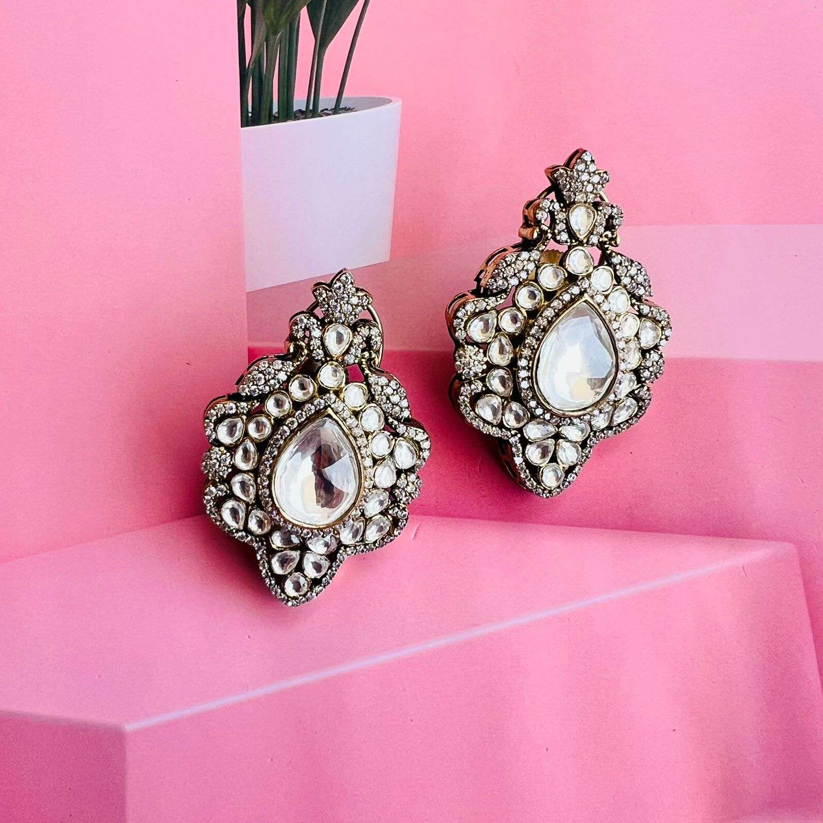 Alizeh polki studs velvet box by shweta
