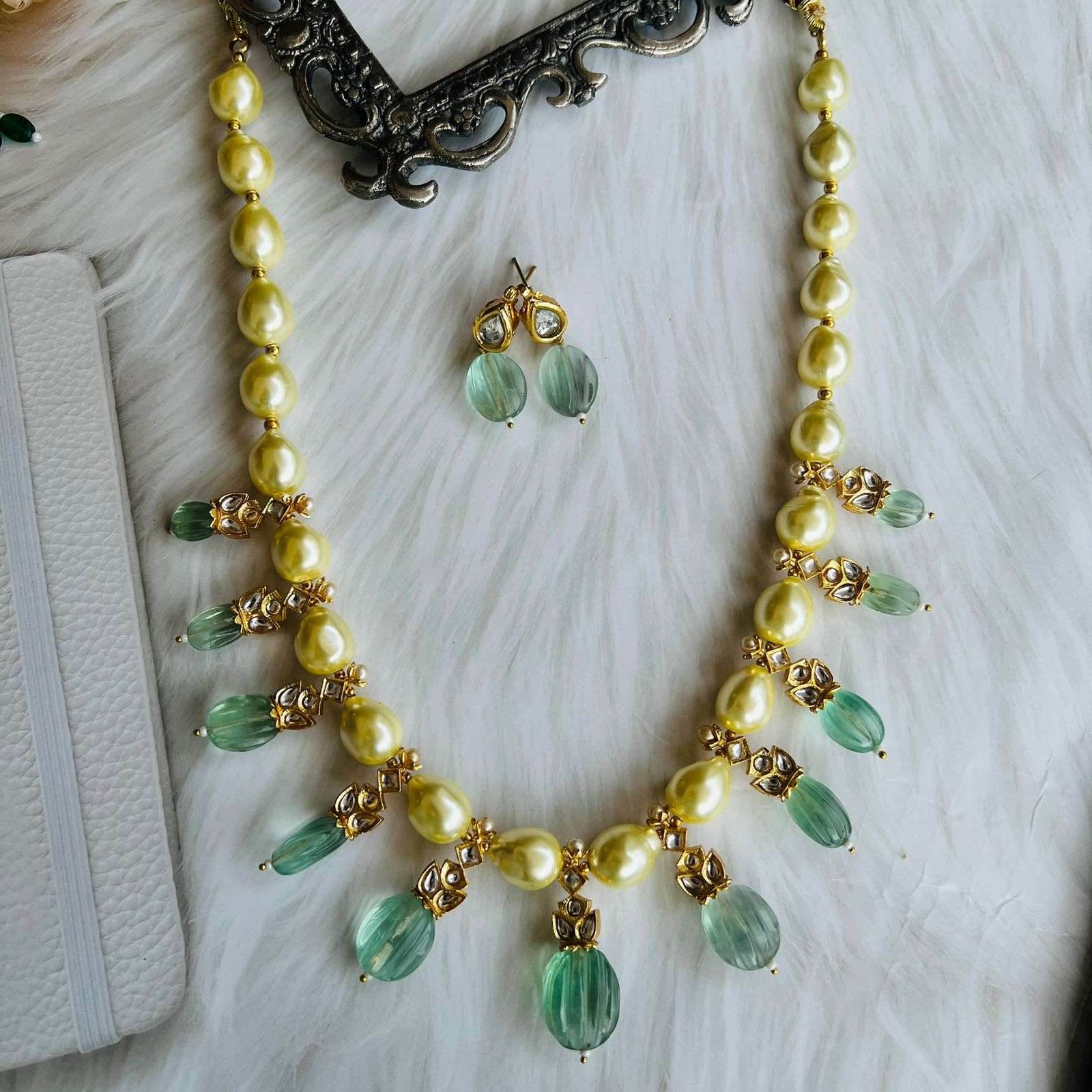 nayaab pearls neckpiece