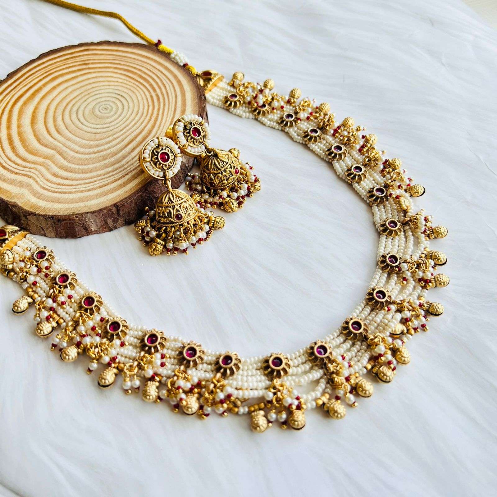 nayaab moira neckpiece