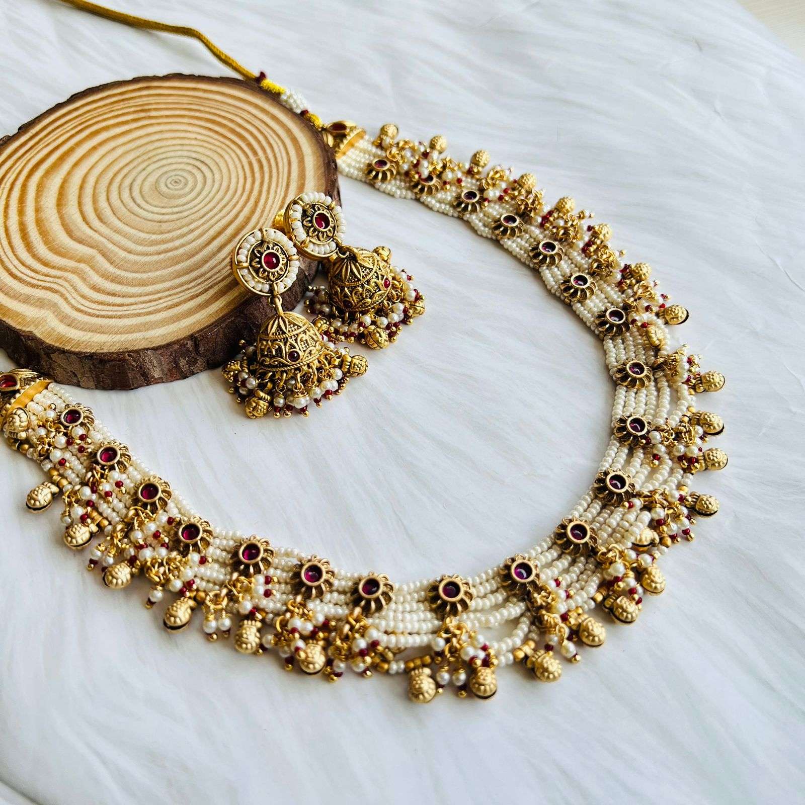 nayaab moira neckpiece
