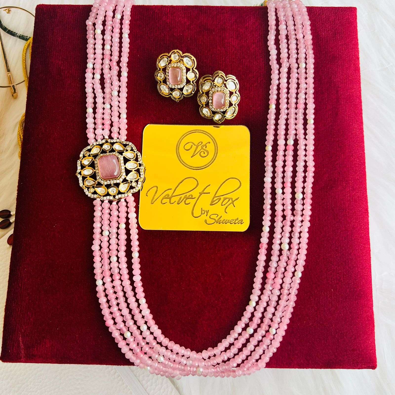 nayaab long neckpiece
