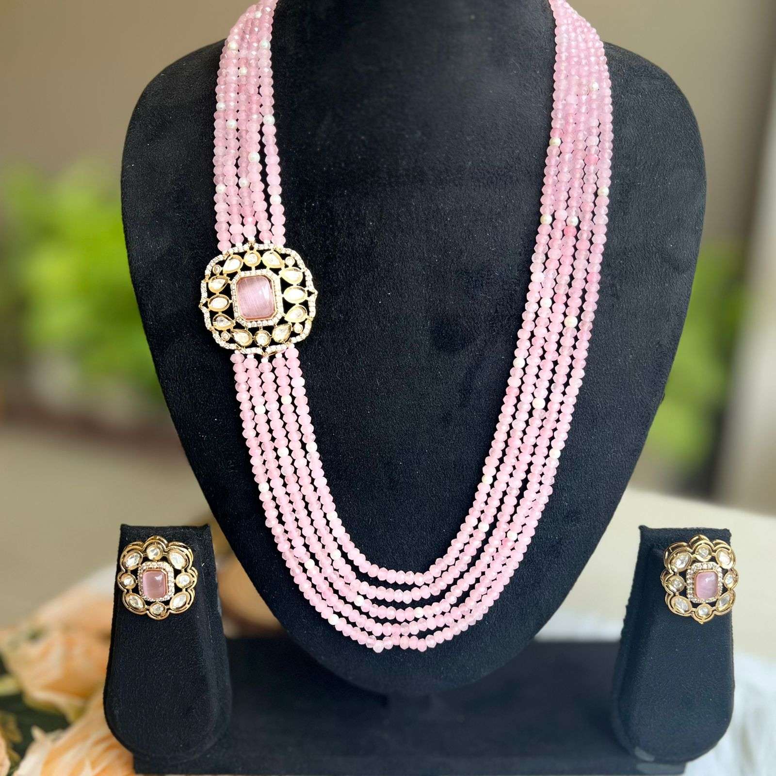 nayaab long neckpiece