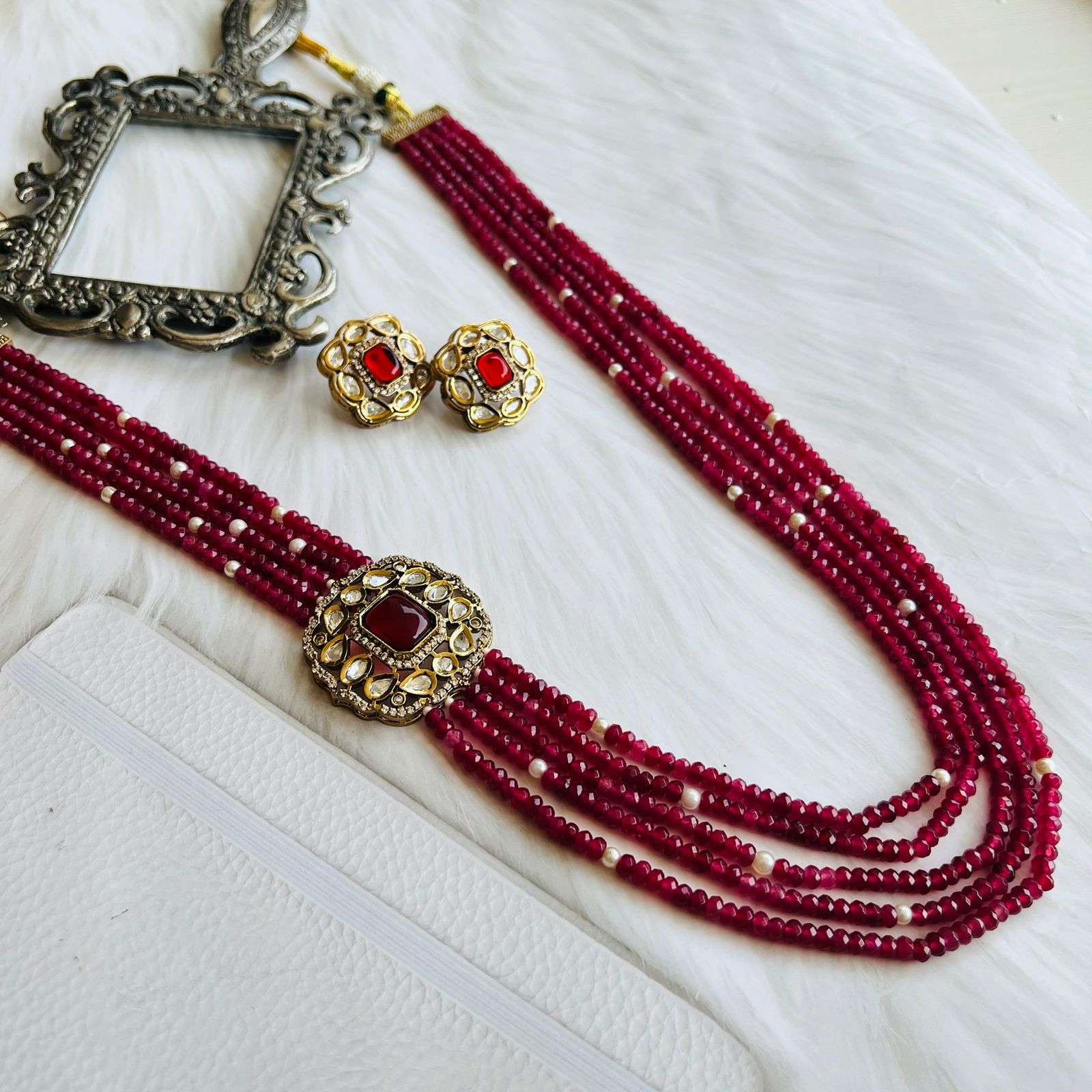 nayaab long neckpiece