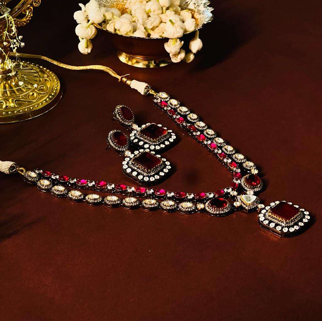 Nayaab Heer neckpiece