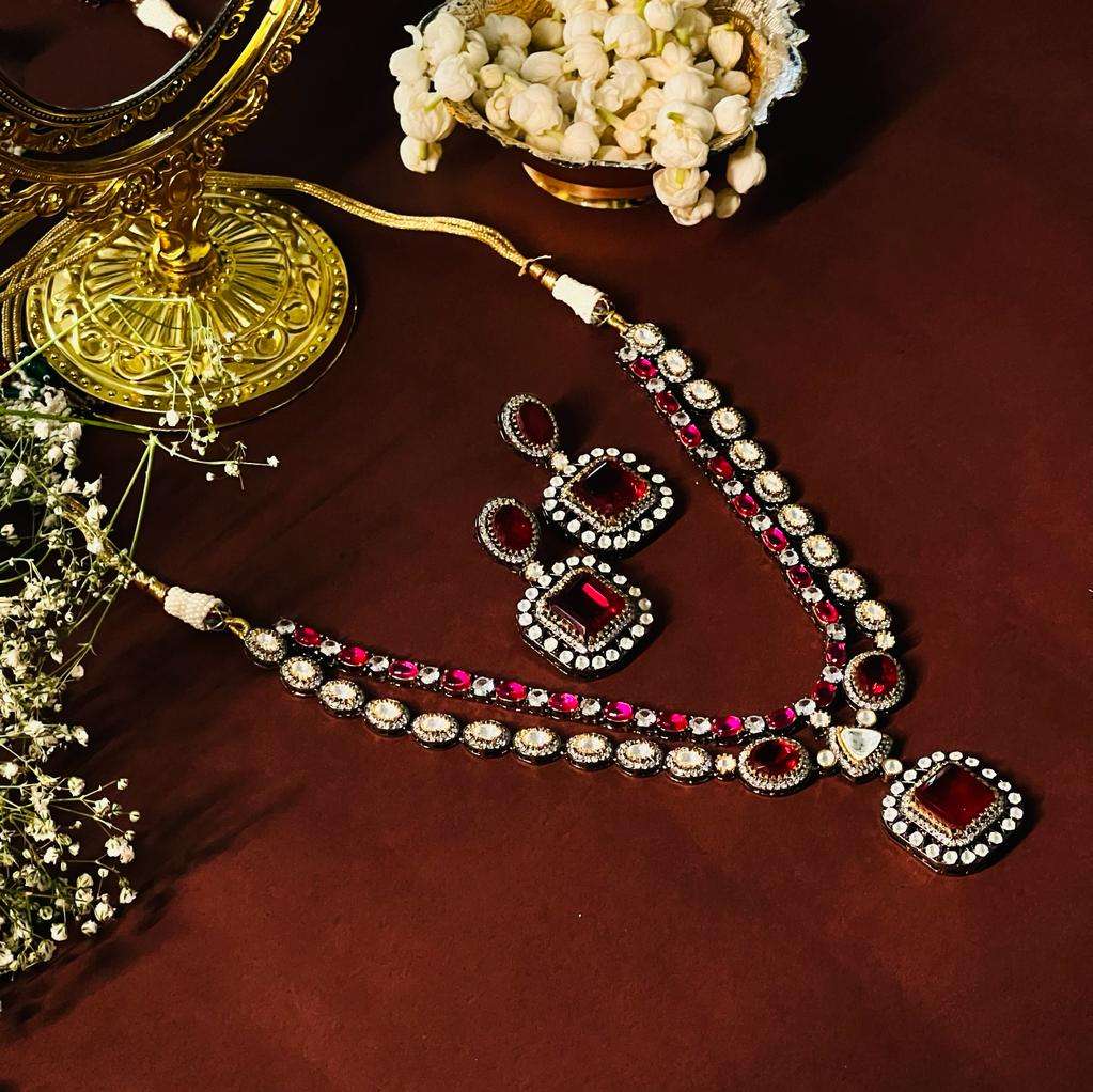 Nayaab Heer neckpiece