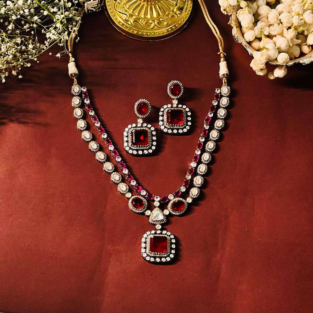 Nayaab Heer neckpiece